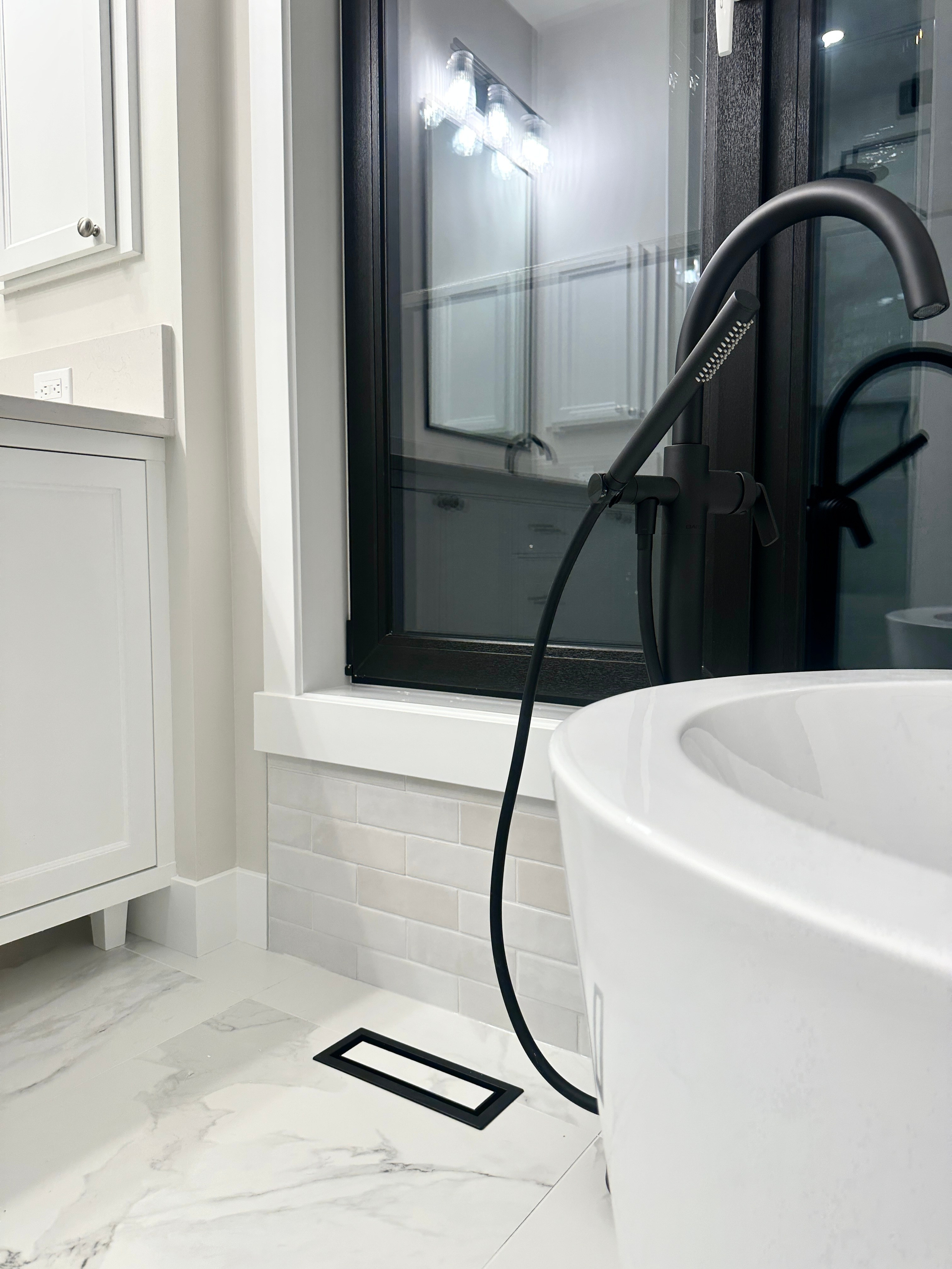 Bathrooms & Showers. Moroz Building Solutions LTD