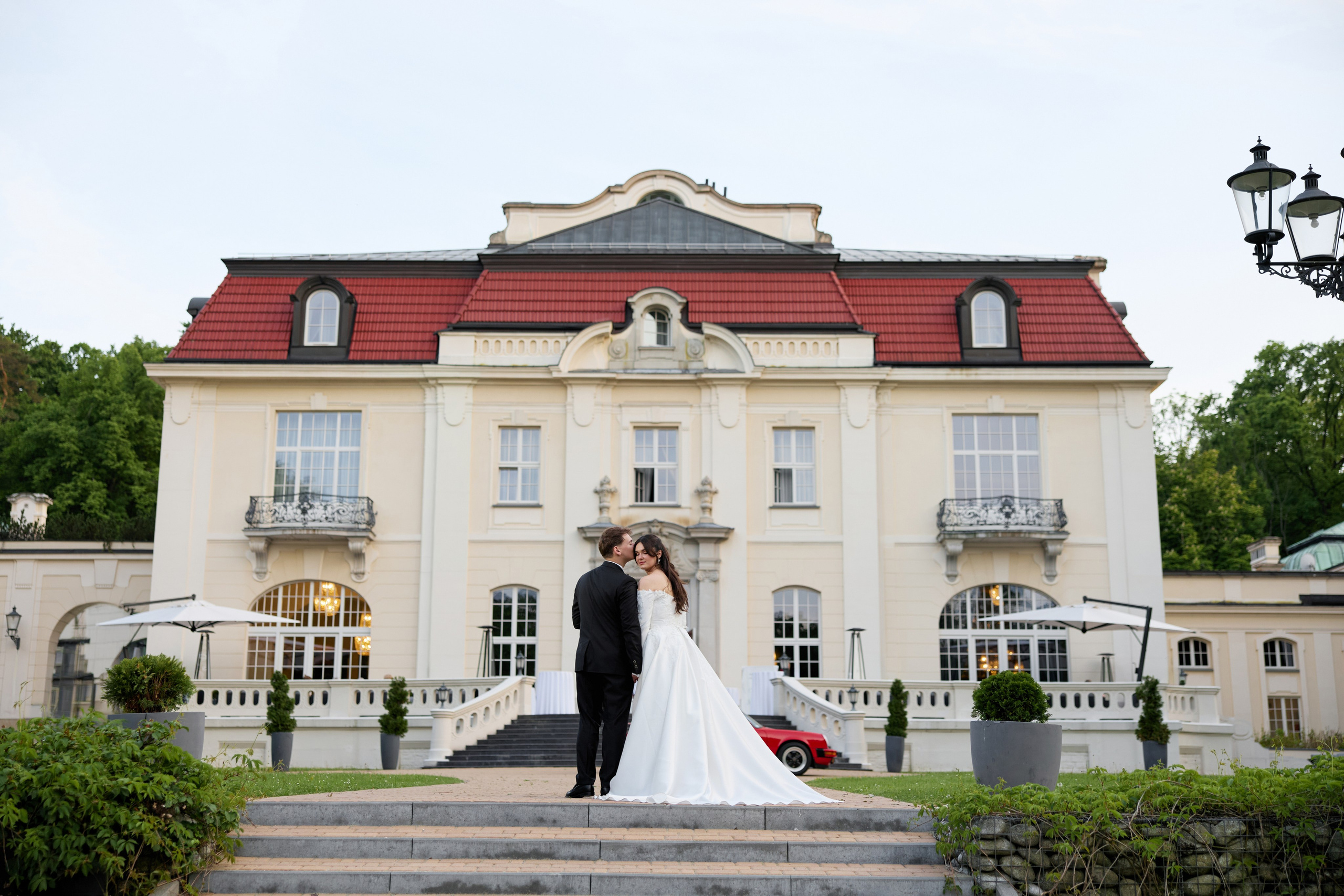 Wiktoria & Kacper. Pałac Goetz. Fotograf ślubny i rodzinny w Krakowie Yana Klymova