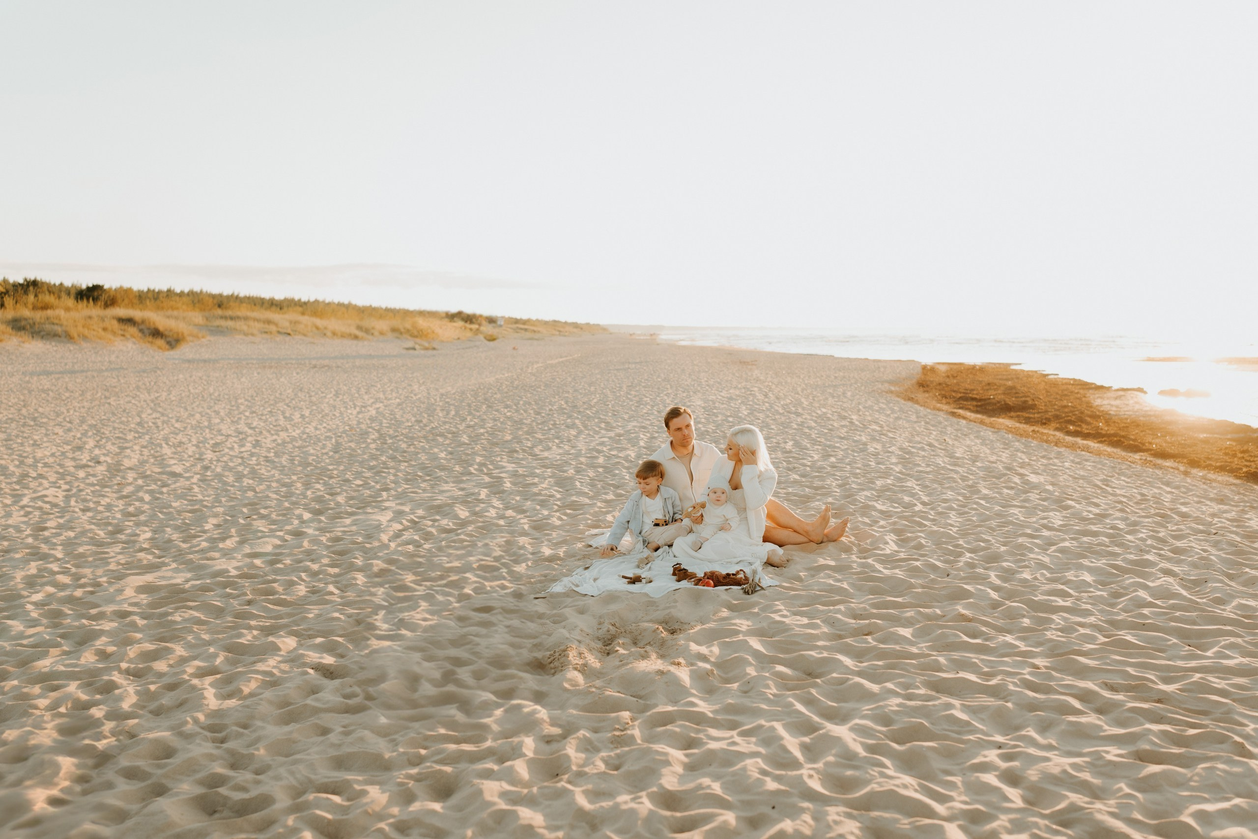 FAMILY IN AUTUMN SUN. Dagneshi Photography