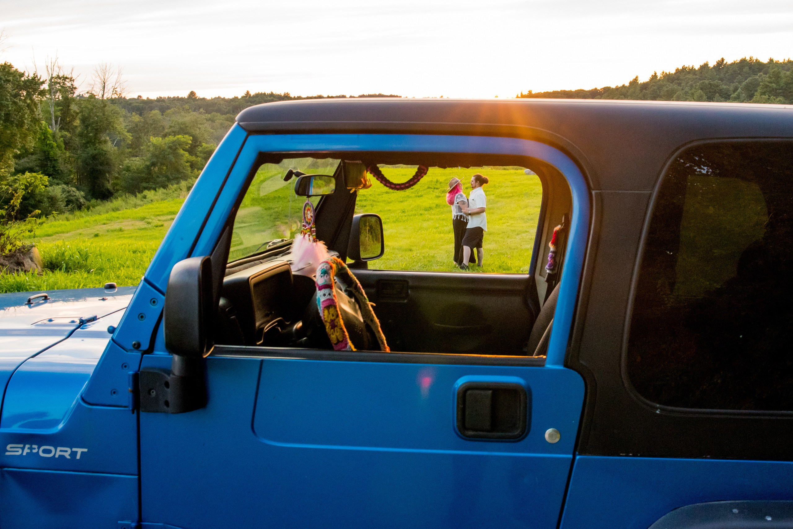 A blue Jeep, a Sunset, and a Love Story: Amanda & Sam’s Engagement Session in Medfield, MA. Wedding photographer in Orlando, Boston & New York Anderson Marques