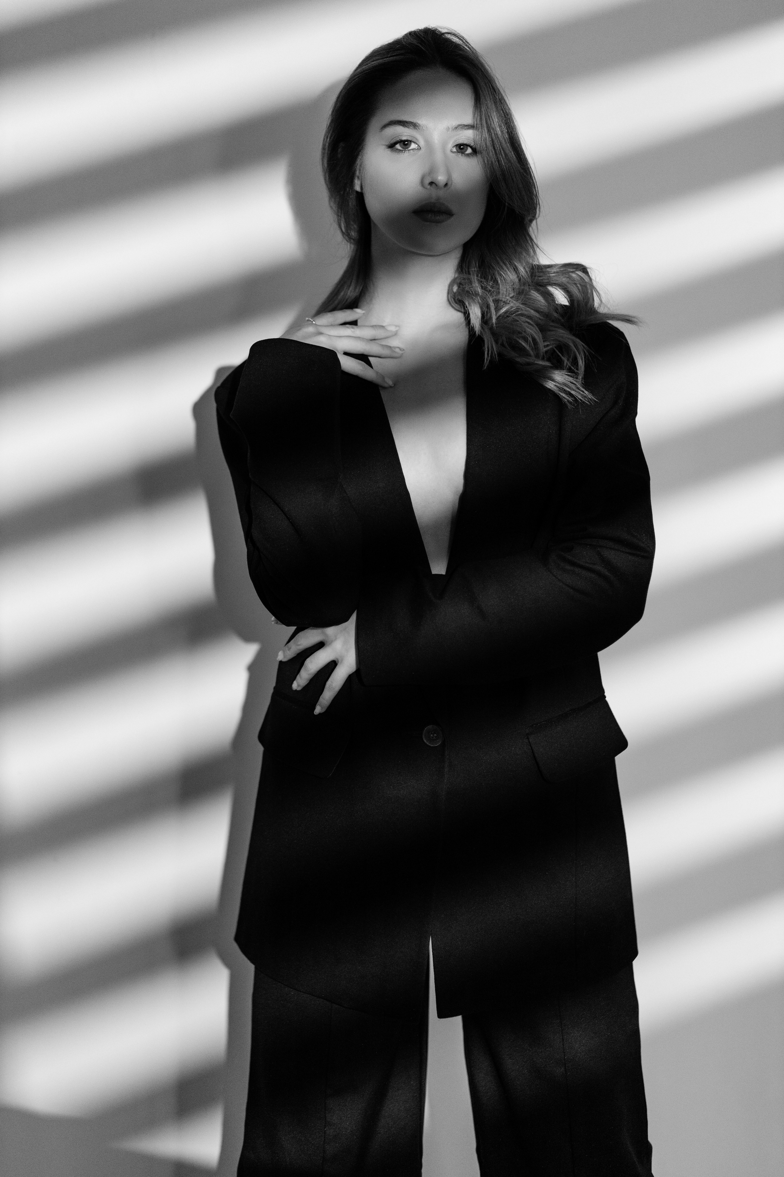 Портретная съемка в студии, черно белый кадры