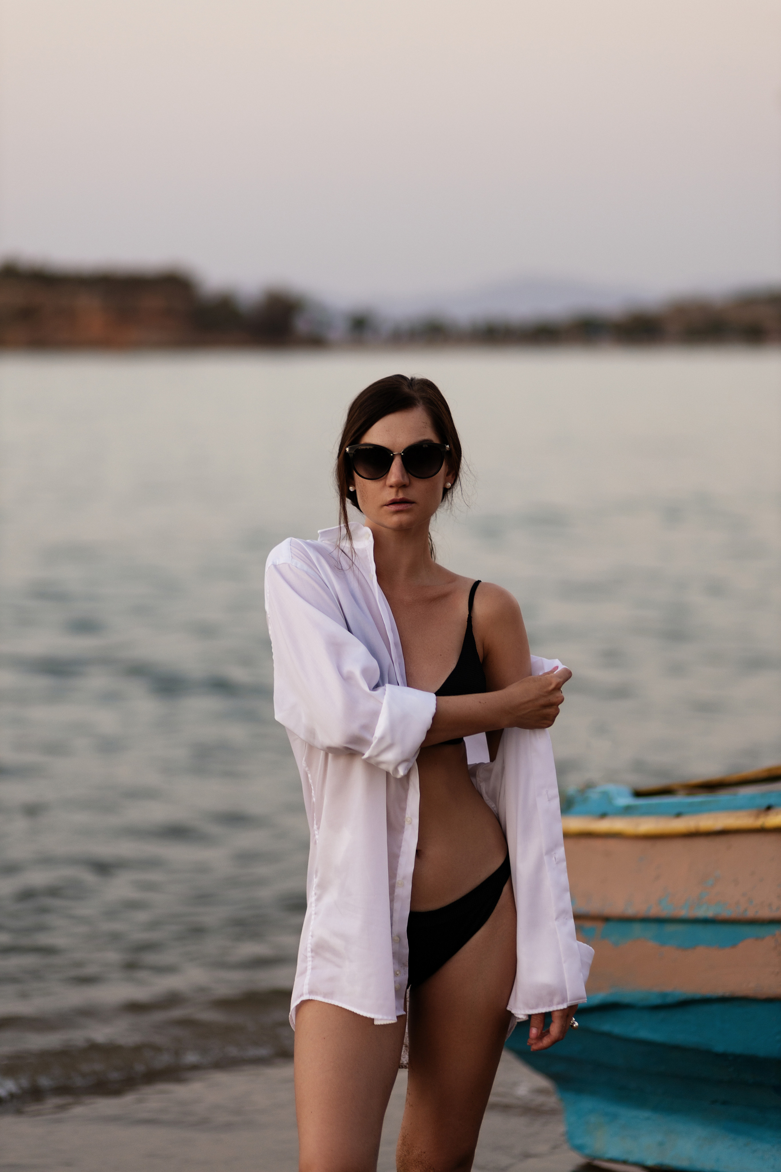 Фотограф на фотосессию на улице, портрет девушки