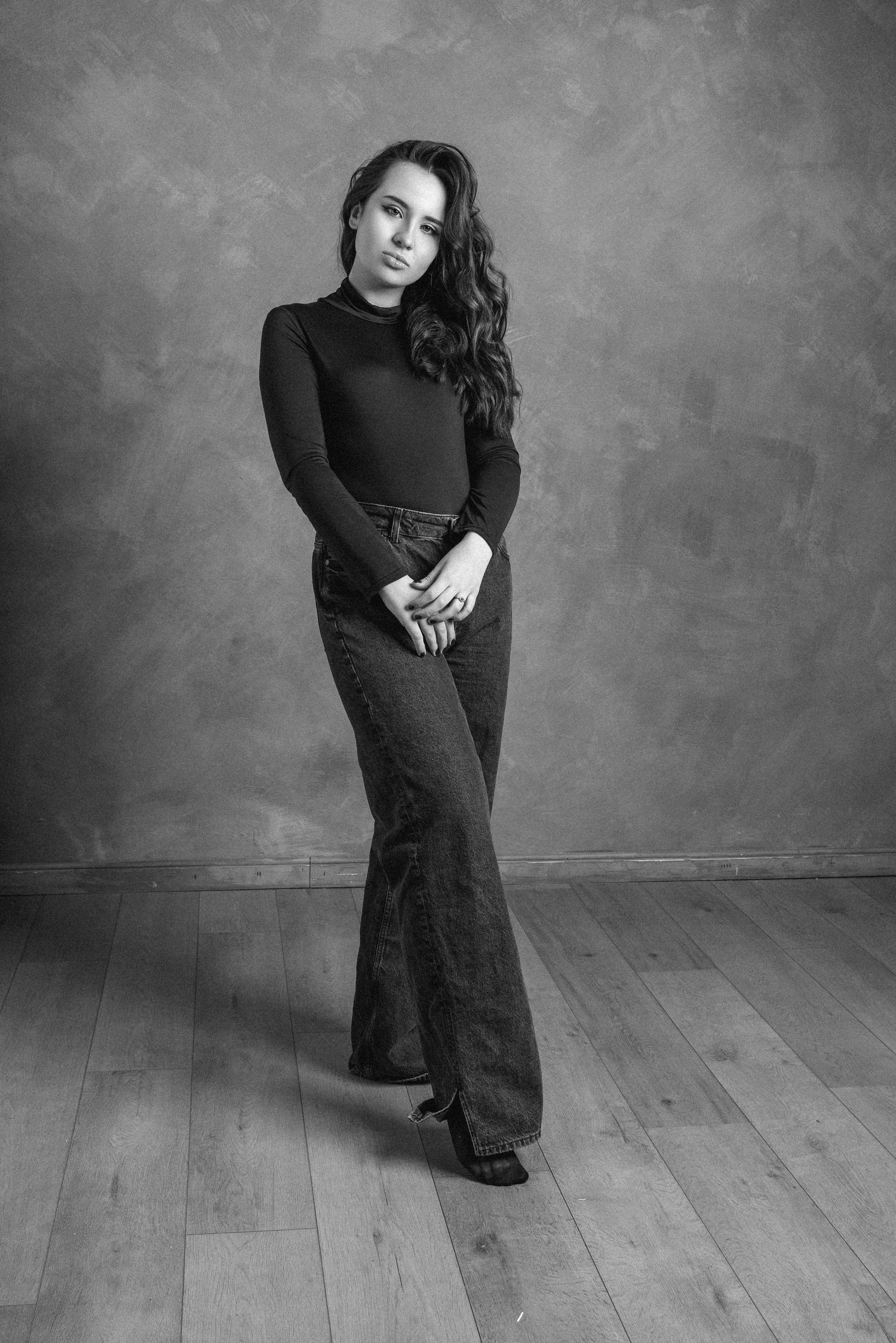 Портретная съемка в студии, черно белый кадры