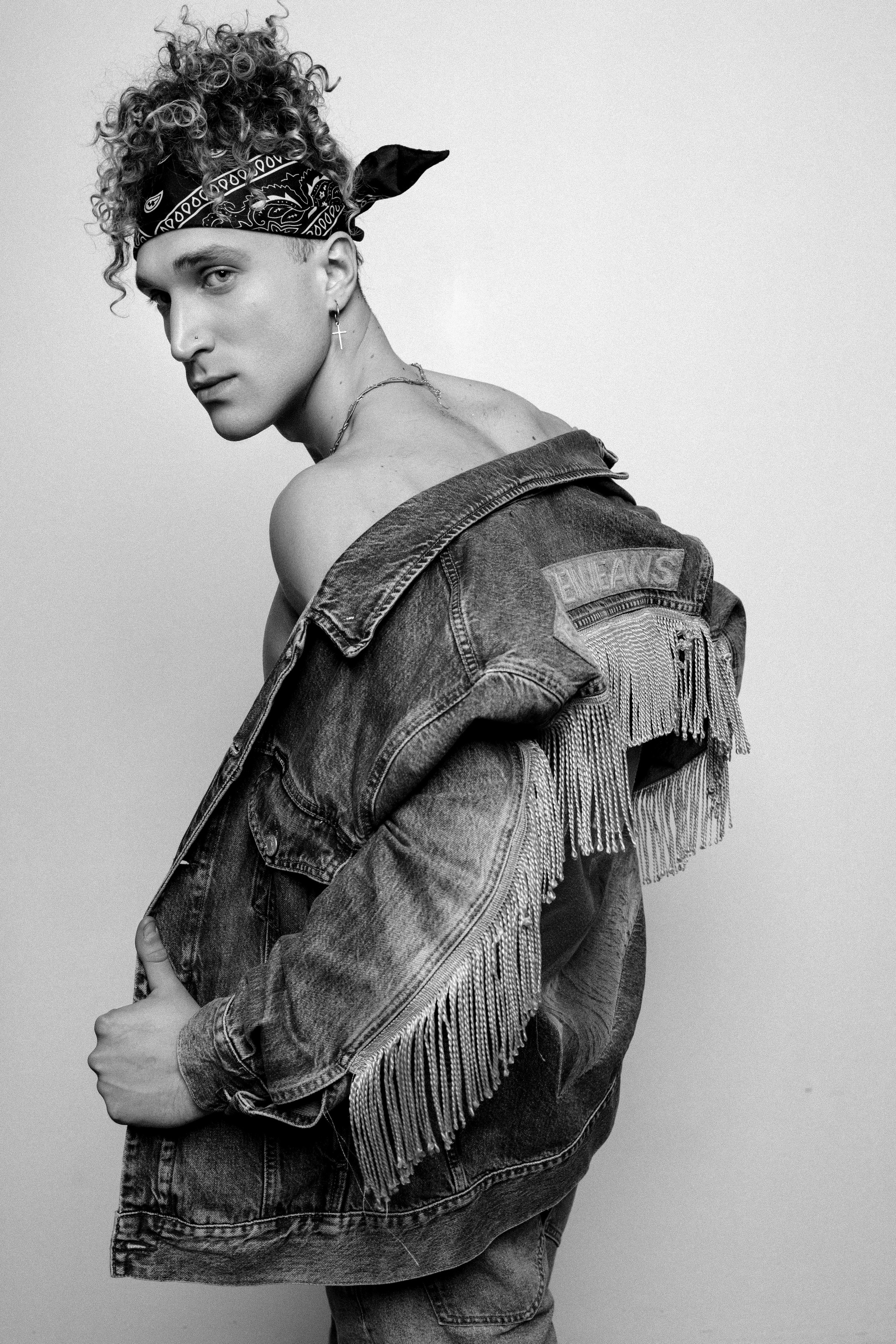 Портретная съемка в студии, черно белый кадры