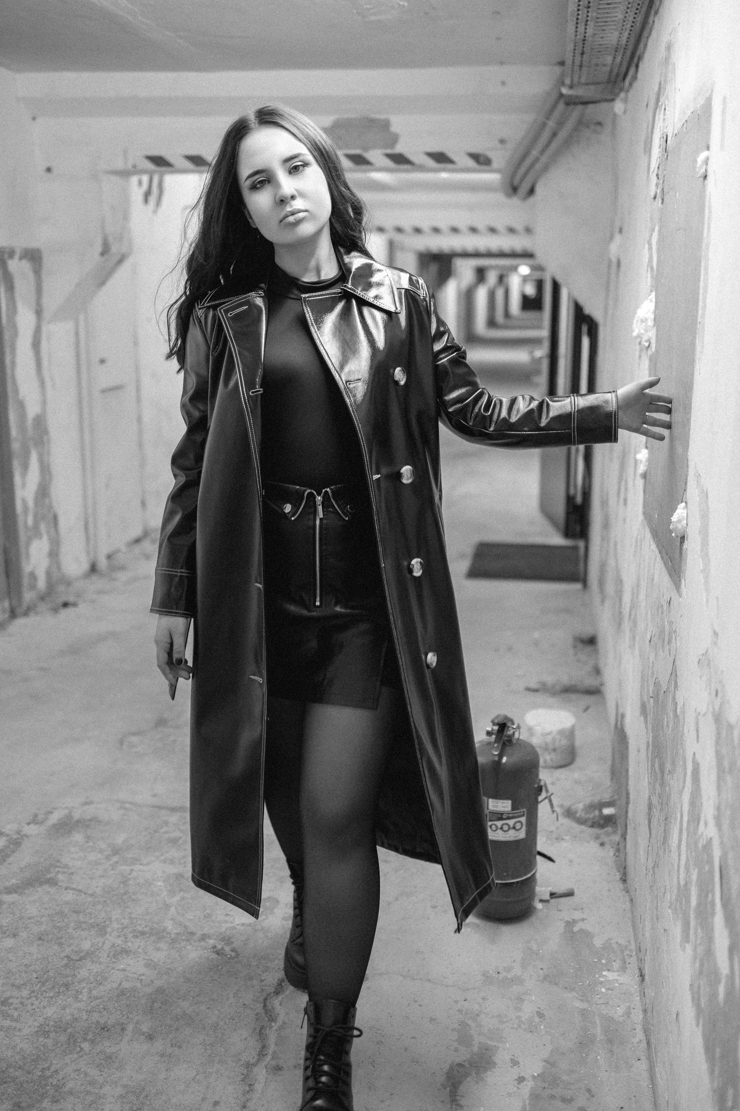 Портретная съемка в студии, черно белый кадры