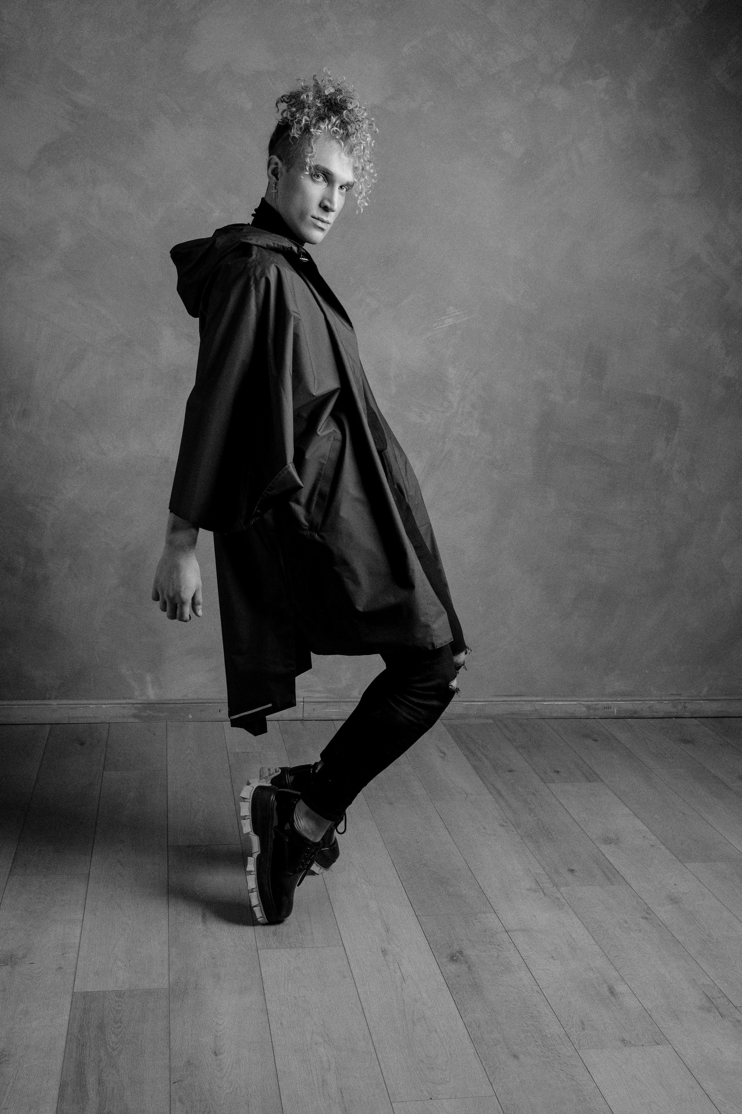 Стильная мужская фотосессия в студии в Таллинне