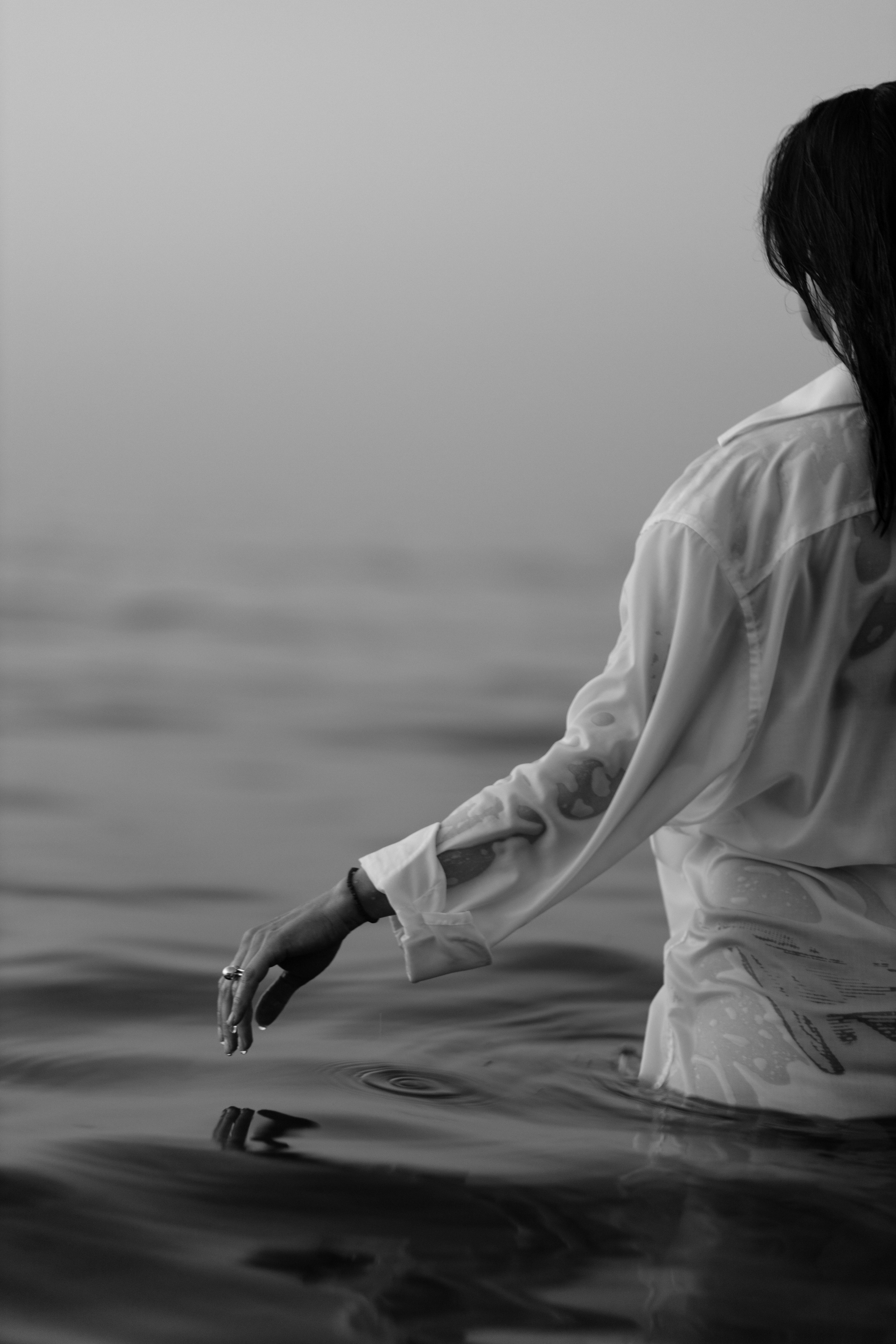 Фотограф на фотосессию на улице, портрет девушки