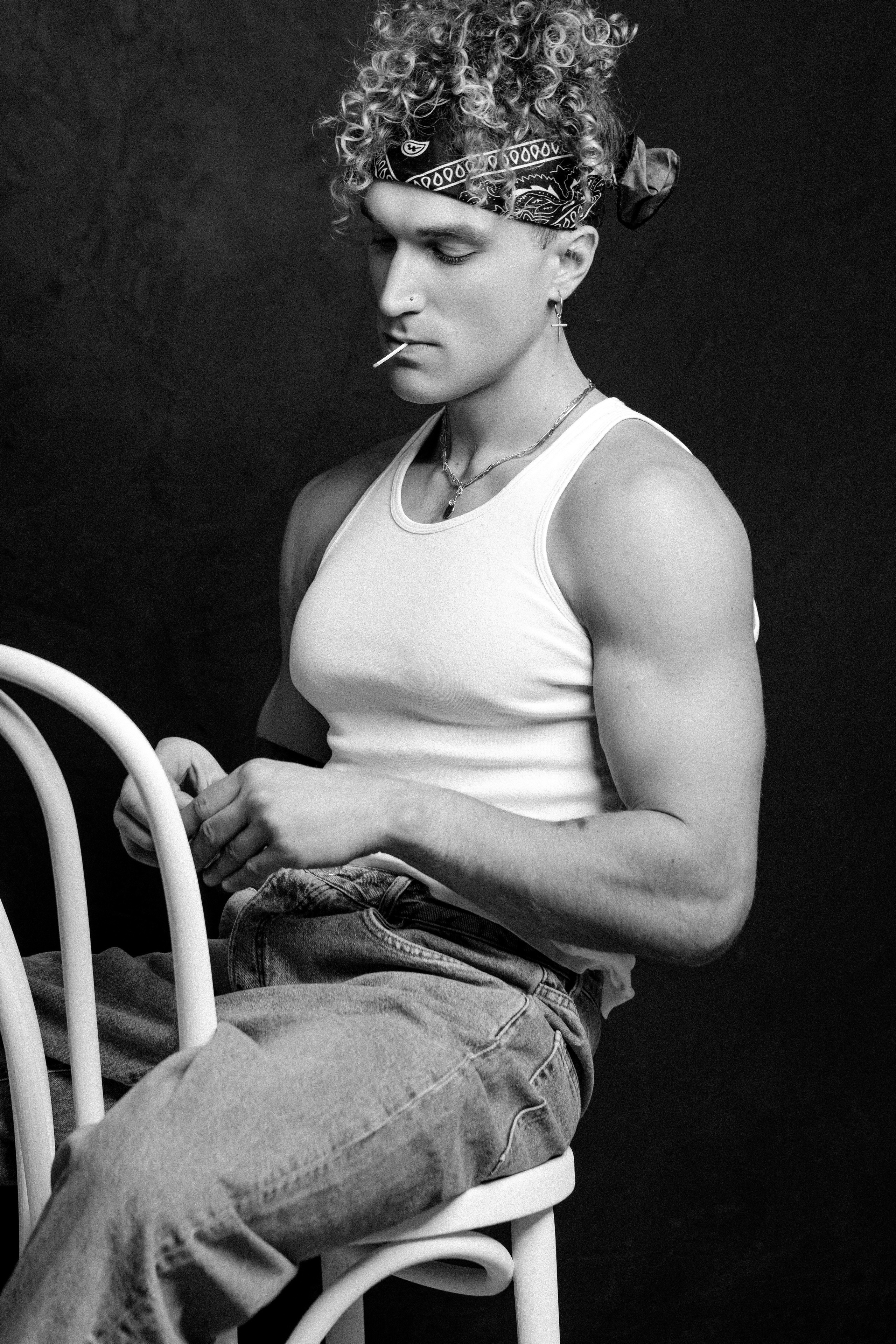 Портретная съемка в студии, черно белый кадры