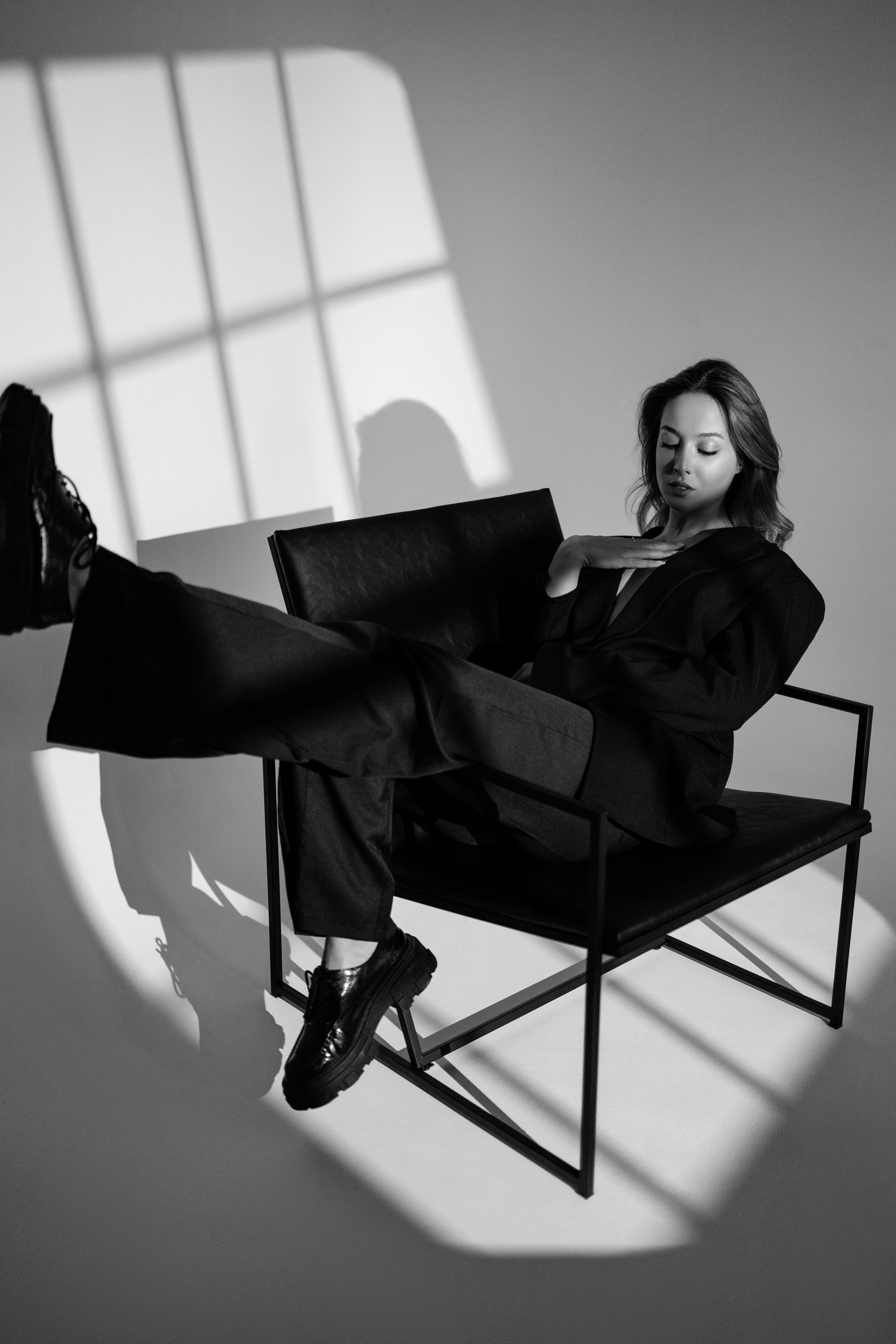 Портретная съемка в студии, черно белый кадры