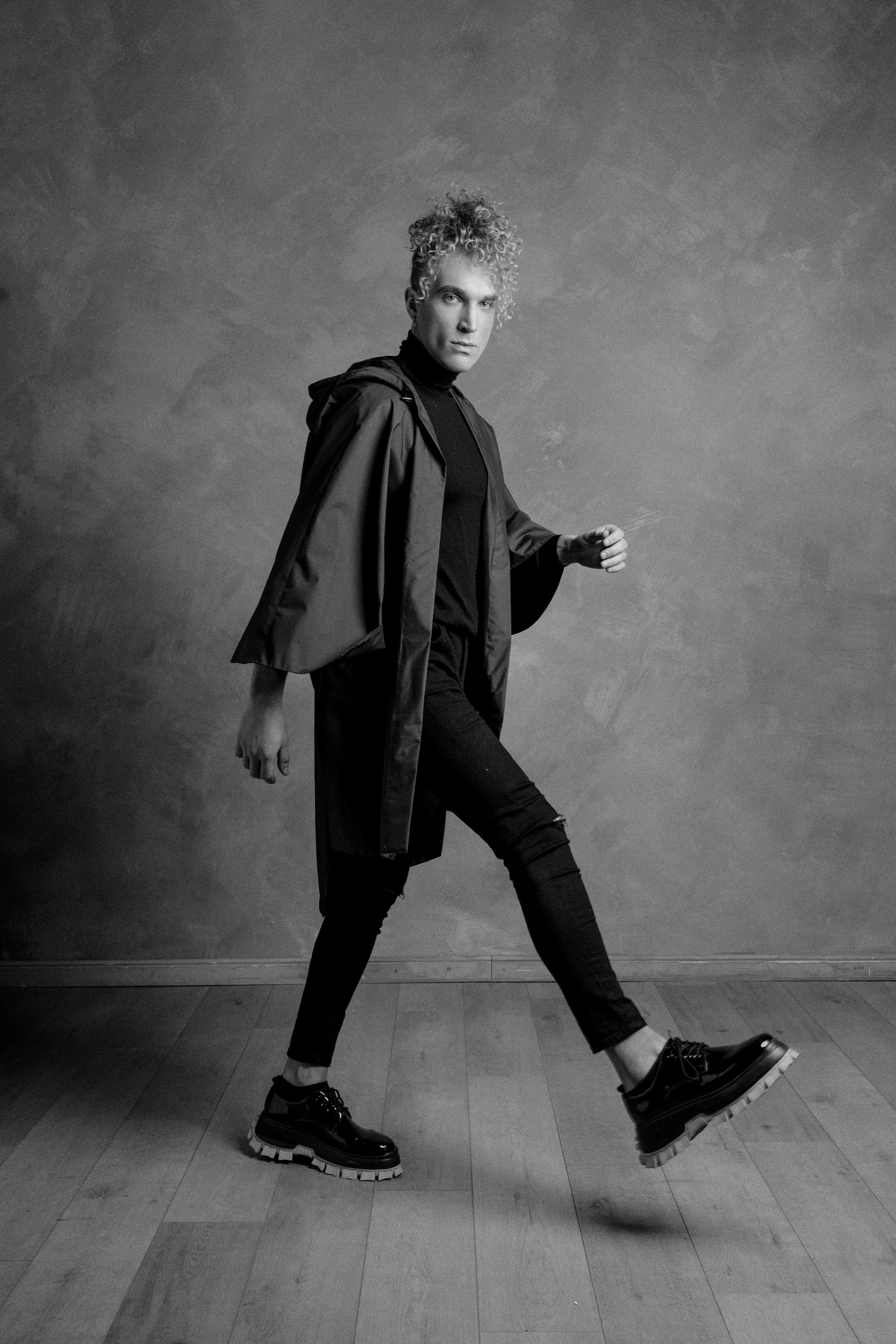 Портретная съемка в студии, черно белый кадры