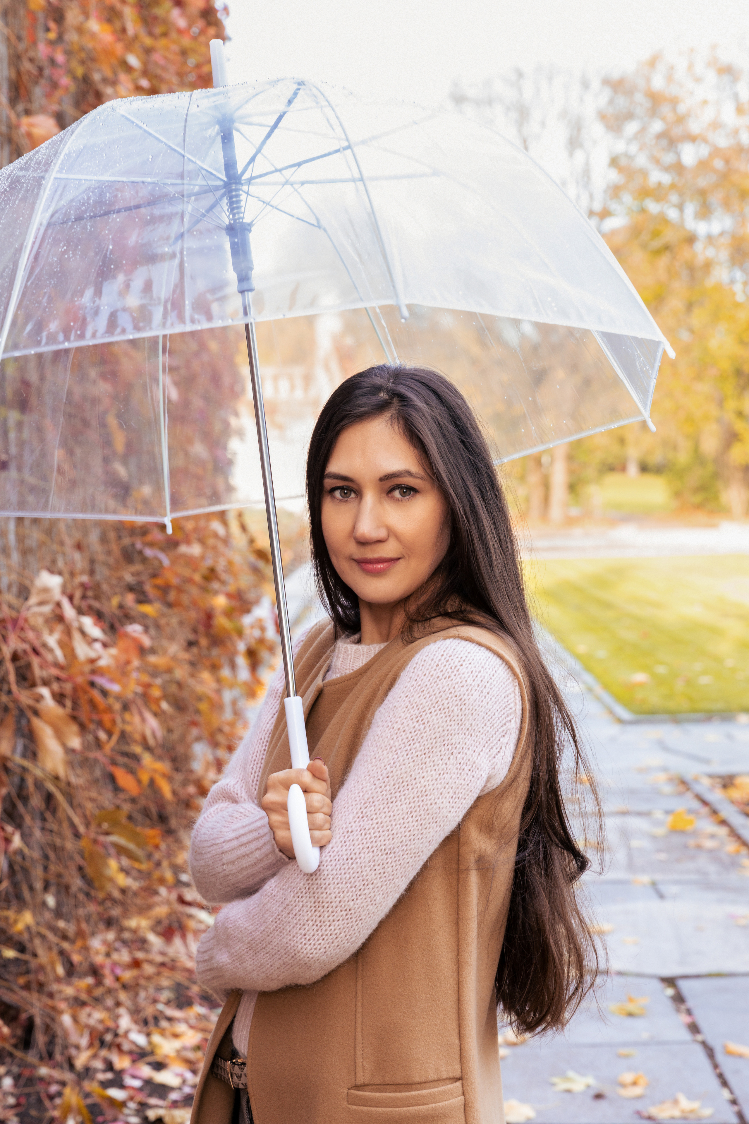 Фотосессия осенью с листьями в Таллинне