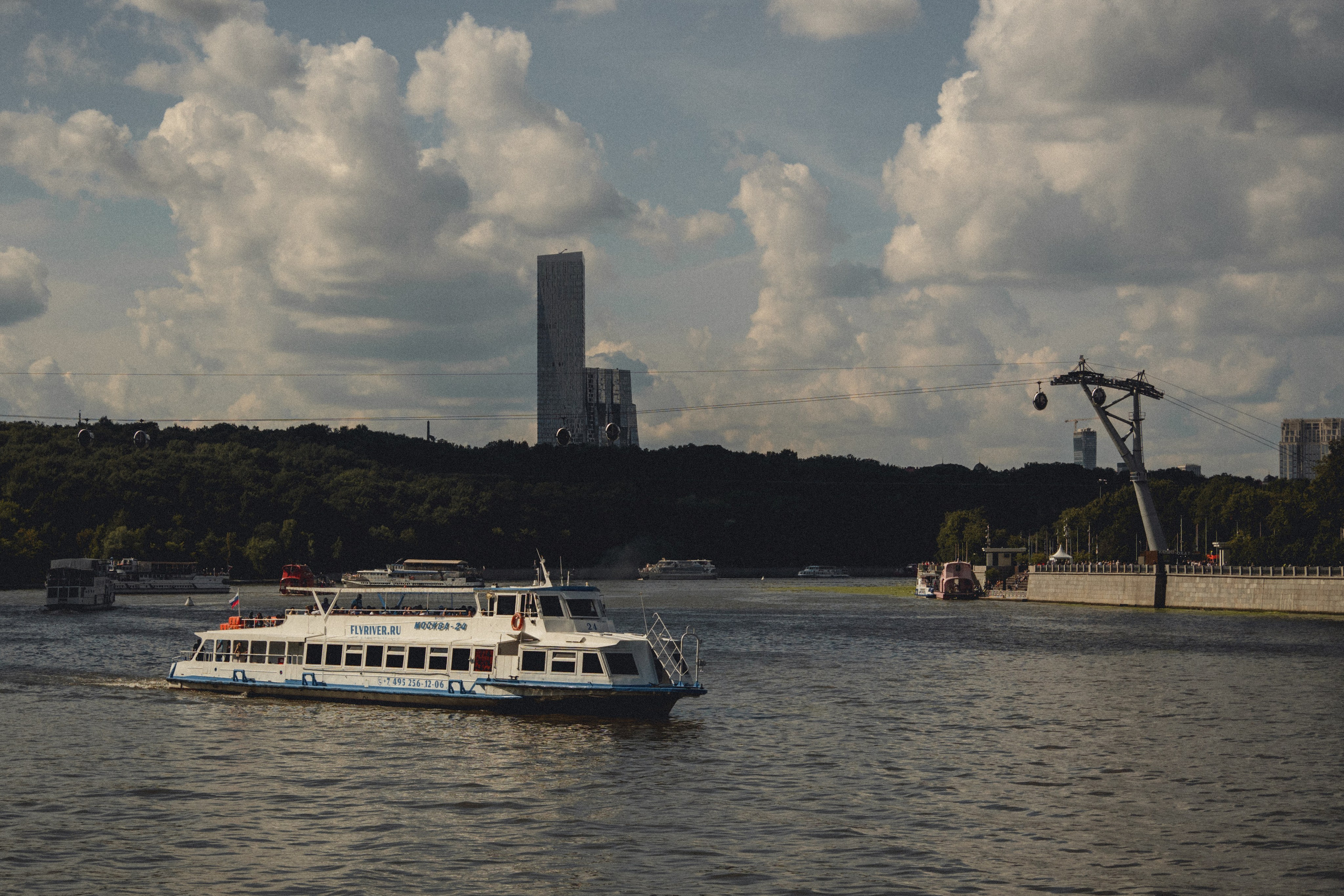 Воробьевы Горы. Photographe sur Cote d’Azur. Portraits de familles, couples, enfants, événements