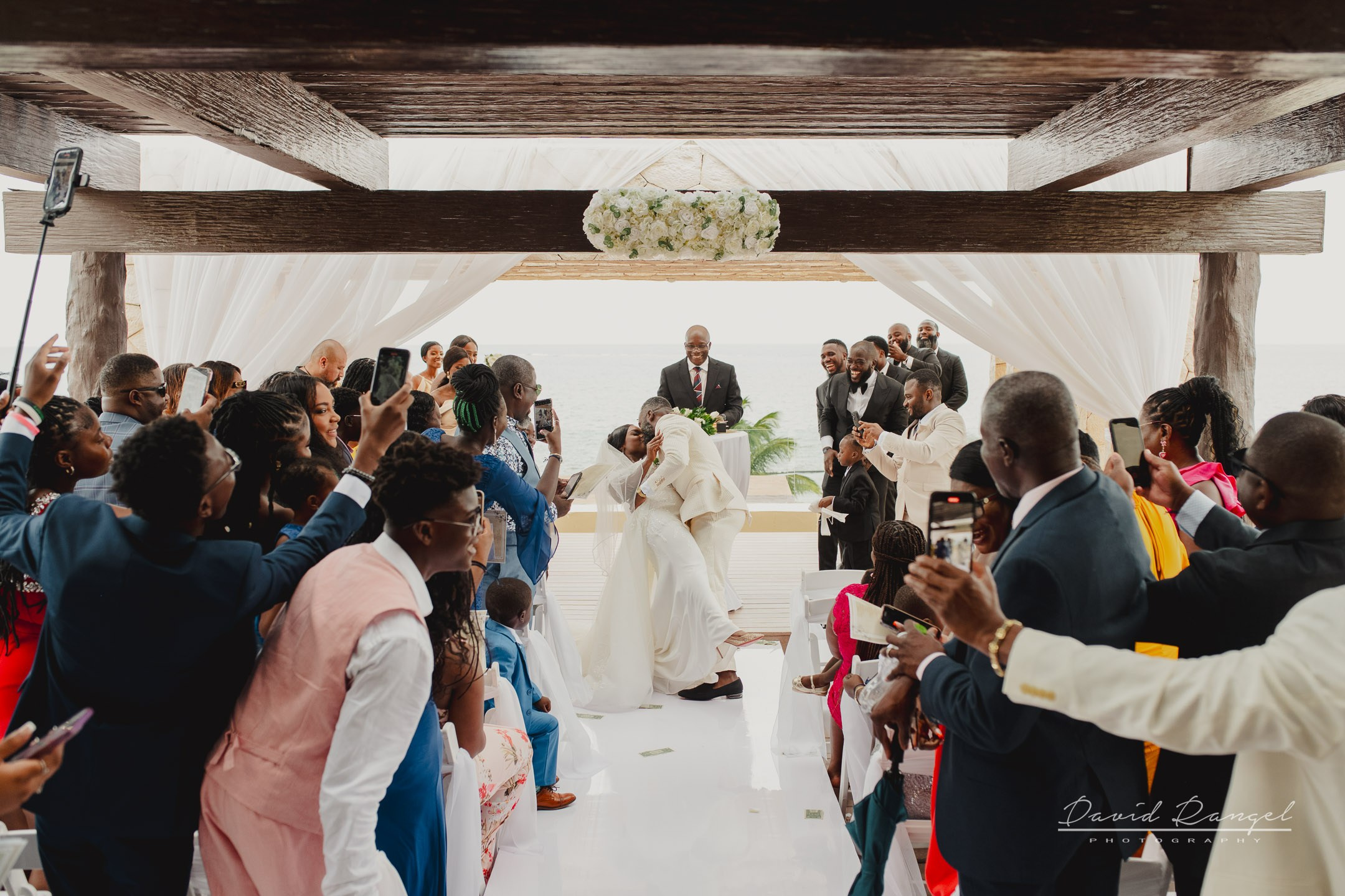 Classic Weddings. Destination wedding photographer based in Cancun and Riviera Maya with service worldwide