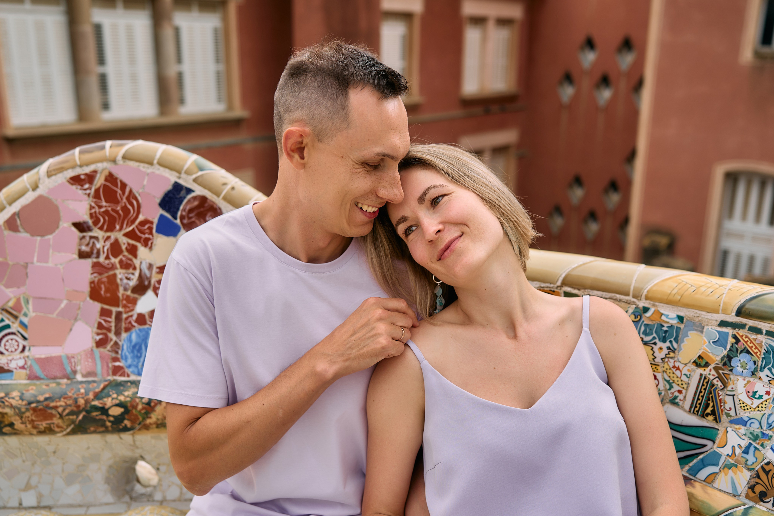 Description of the Park Güell location for a  love-story or individual photo shoot in Barcelona, examples of photos taken at this photo spot. POSTCARD.BCN Photographer Kate in Barcelona. Love-story, family or individual photo shoots