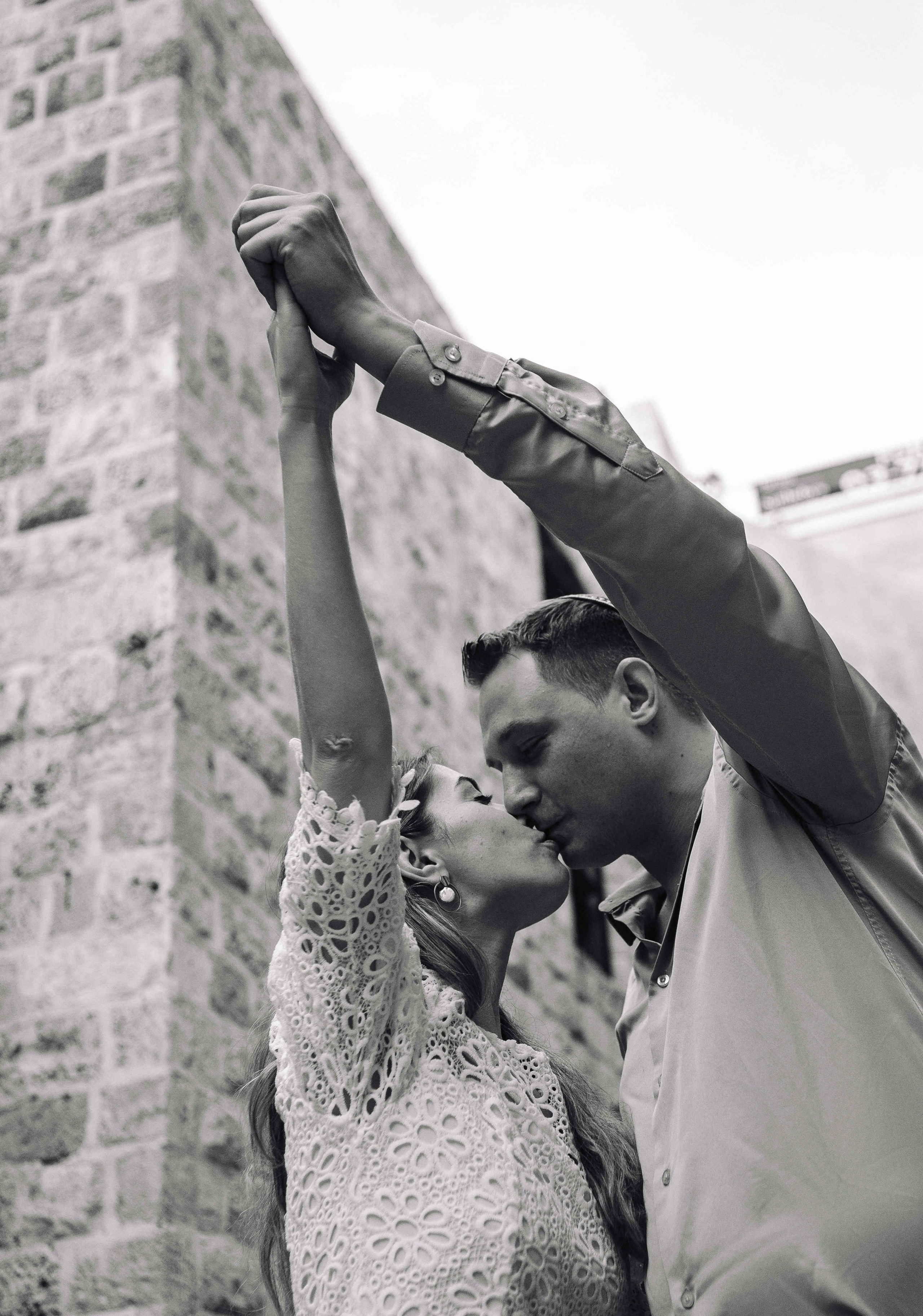 LOVERS IN JAFFO. PHOTOGRAPHER IN ISRAEL