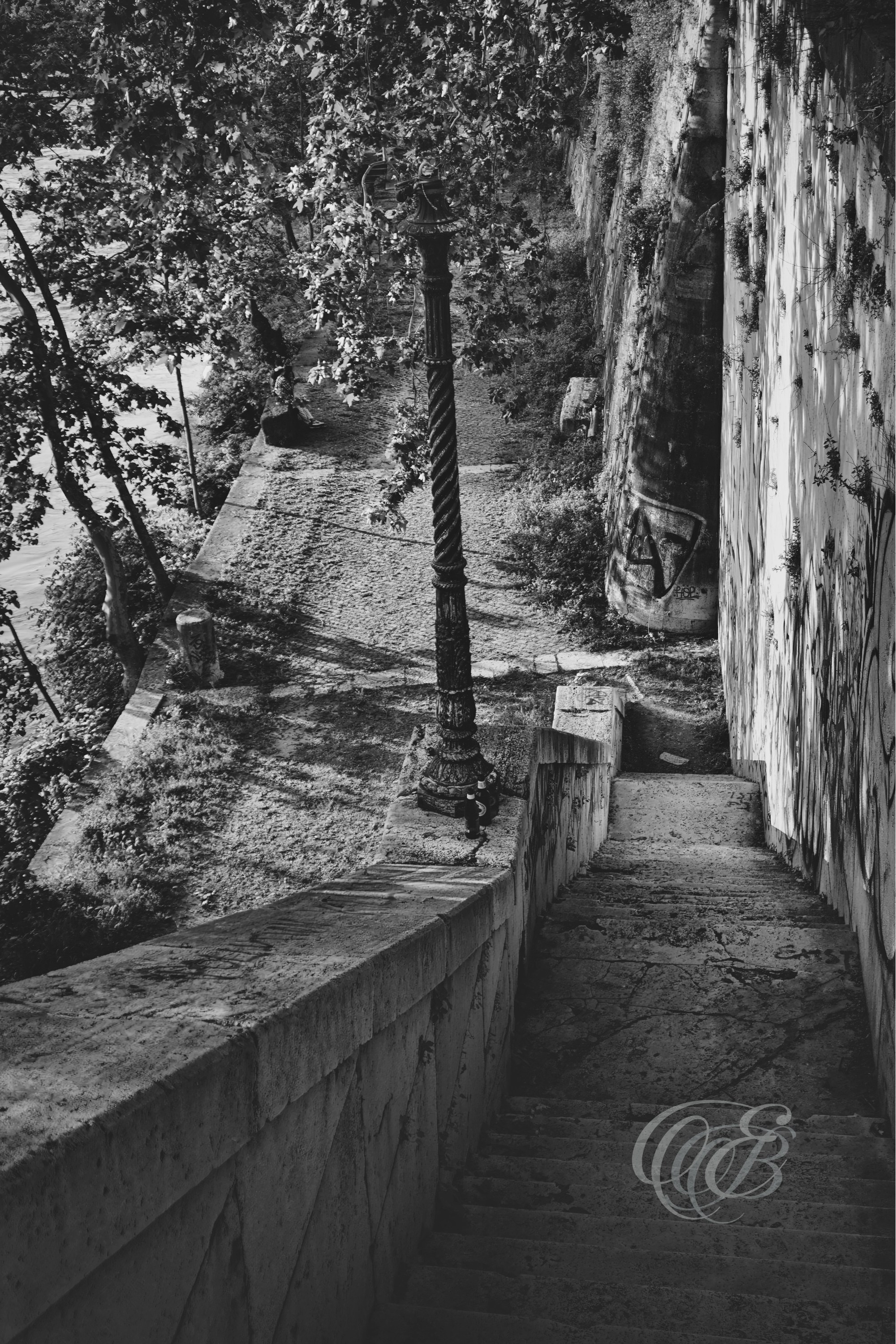 Rome Italy - Tiber River stairs - B&W Matte - Eduardo Bartoli Fine Art Photography - Black and white matte photograph of the Tiber River stairs in Rome, Italy – fine art photography by Eduardo Bartoli.