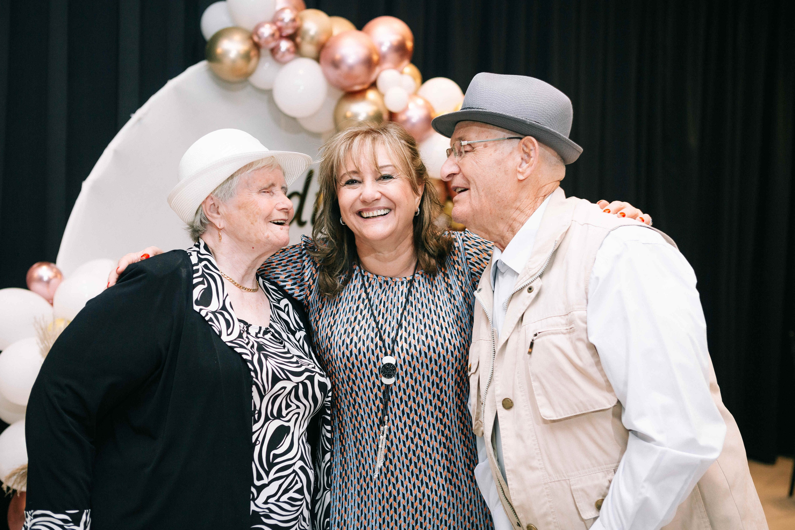 PARTY WITH FRIENDS. Https://shi-photo.com/