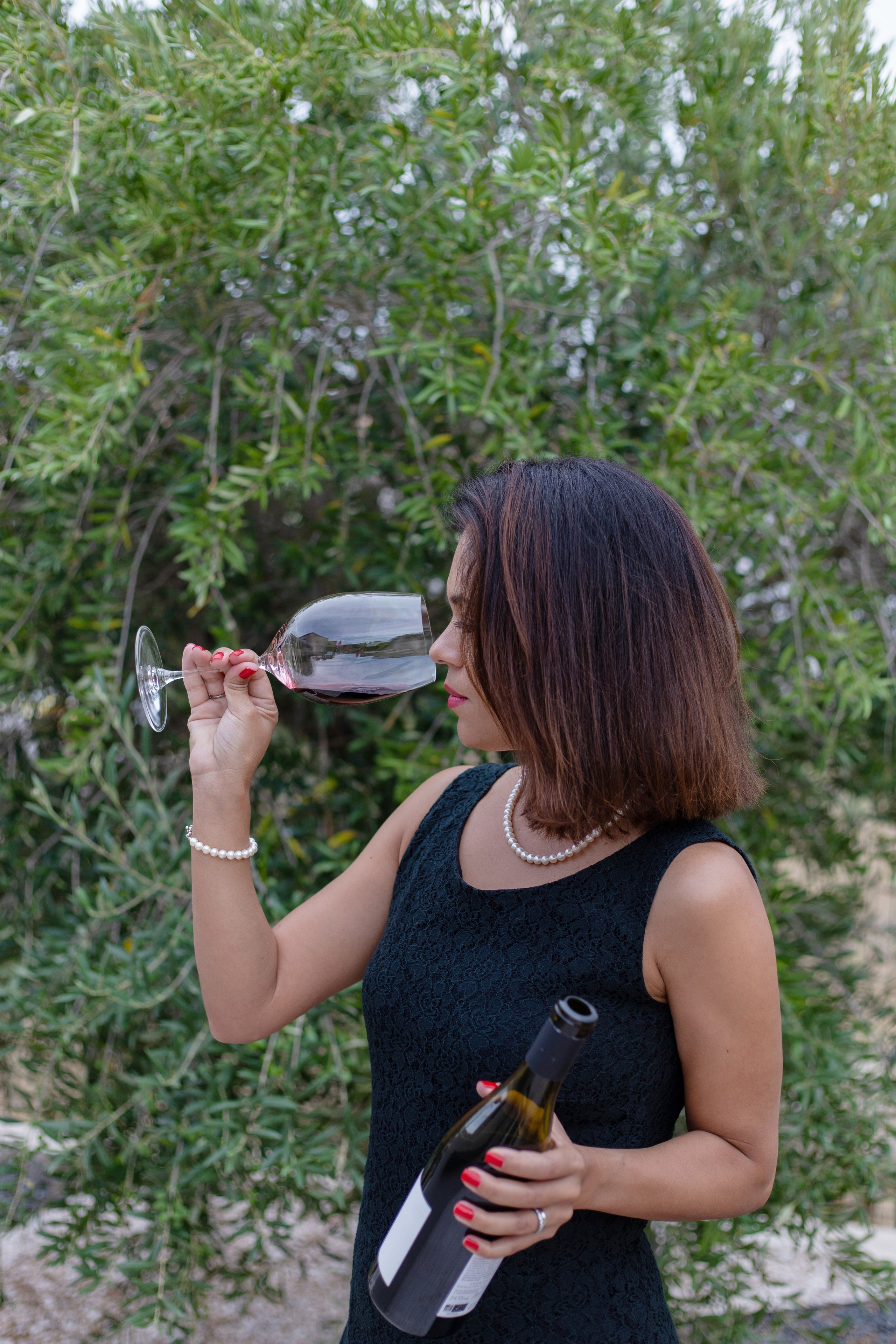 Photographe pour sommelière – Séance photo professionnelle pour entreprise. Photographe professionnelle à Poitiers, Tours et Châtellerault | Studio photo entre Poitiers et Tours – portraits, familles, entreprises, ma