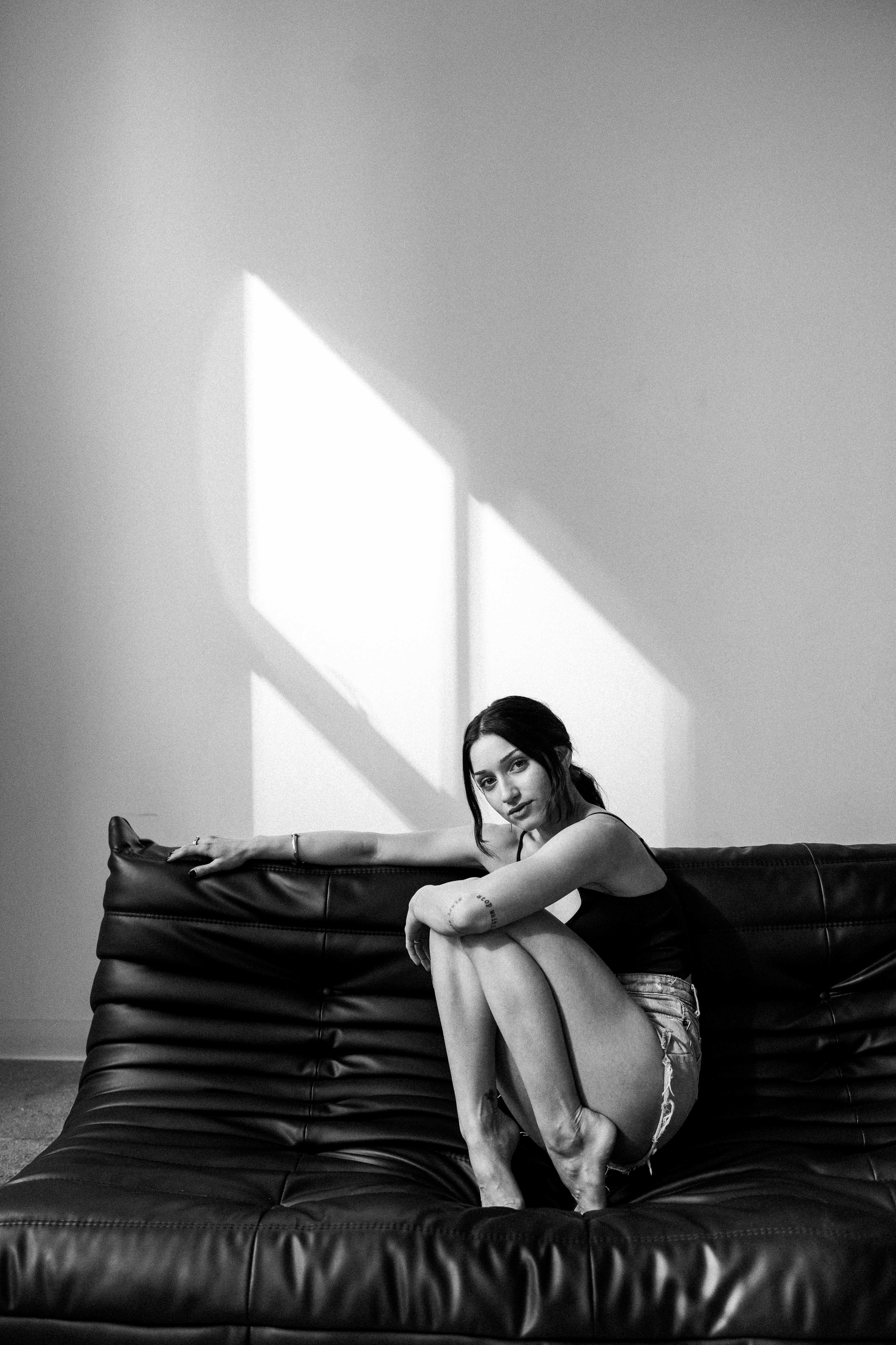 E. Rawnoir- Portrait photography by Daria Paliy.Timeless black&white portraits of women in NYC area