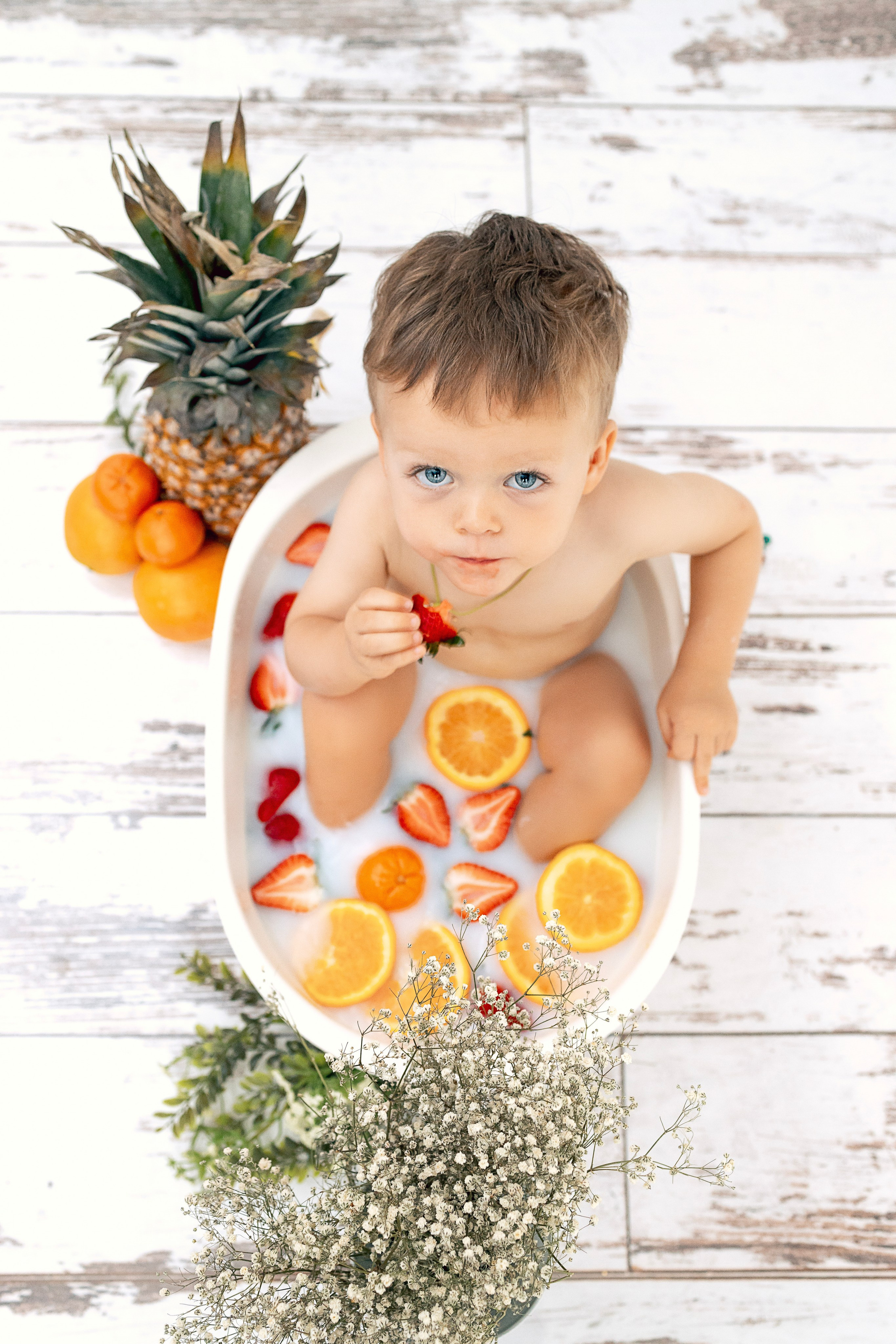 Milk bath. Anaeliseevaphoto.com