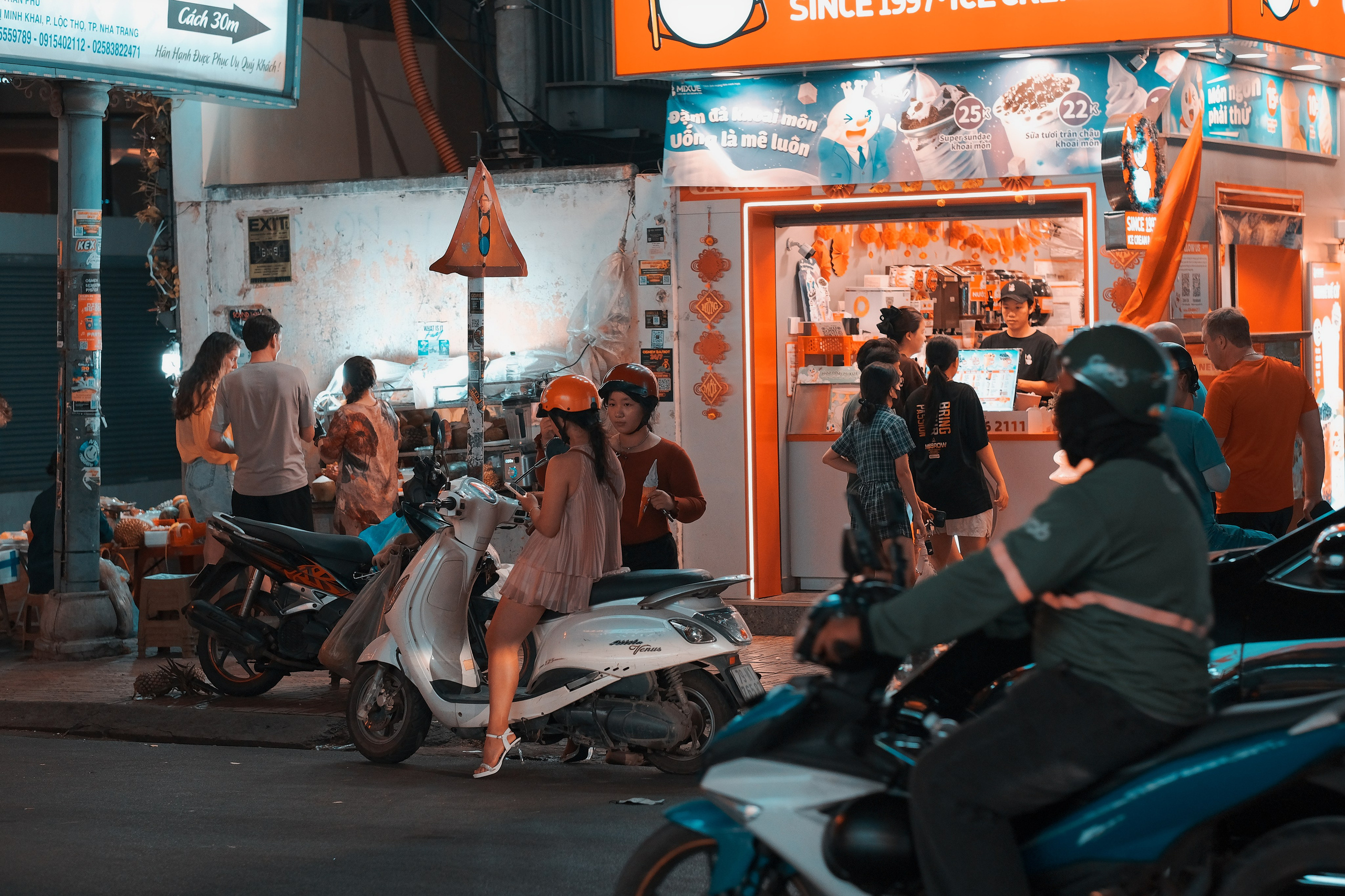 Vietnam Nha Trang यात्रा | Beaches, Culture & Photos. 中国街头摄影 | The Streets of China Through My Eyes | 深圳