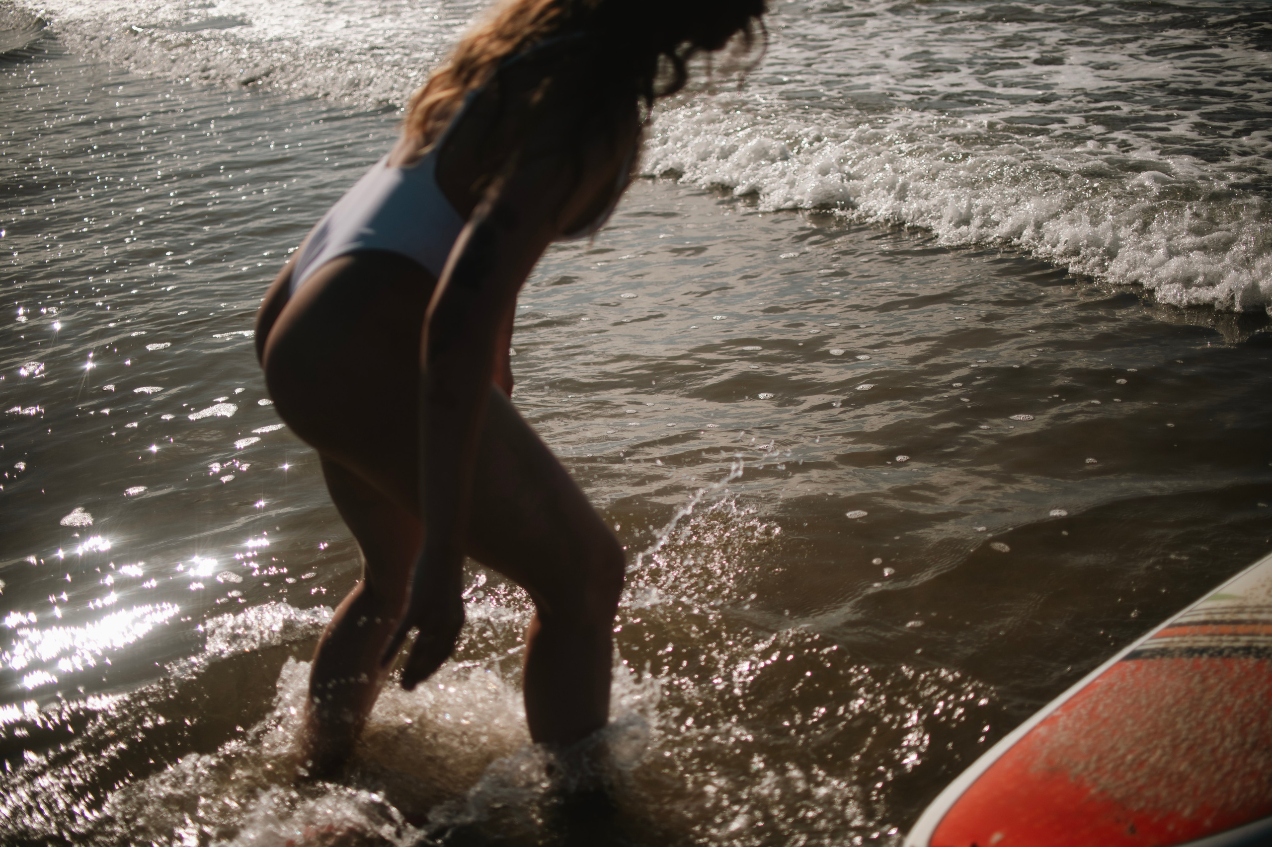 Photoshoot with a surfboard | Colour