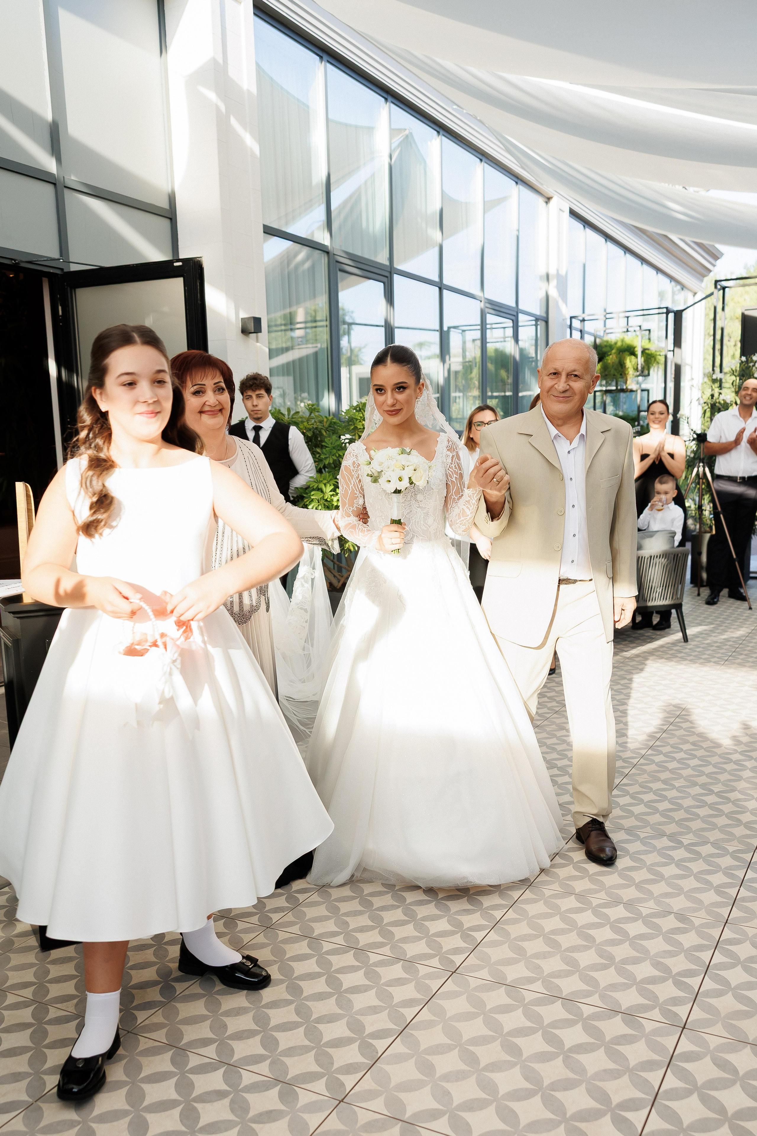 Serghei & Erica — Queen Residence. Servicii Foto și Video 067188353