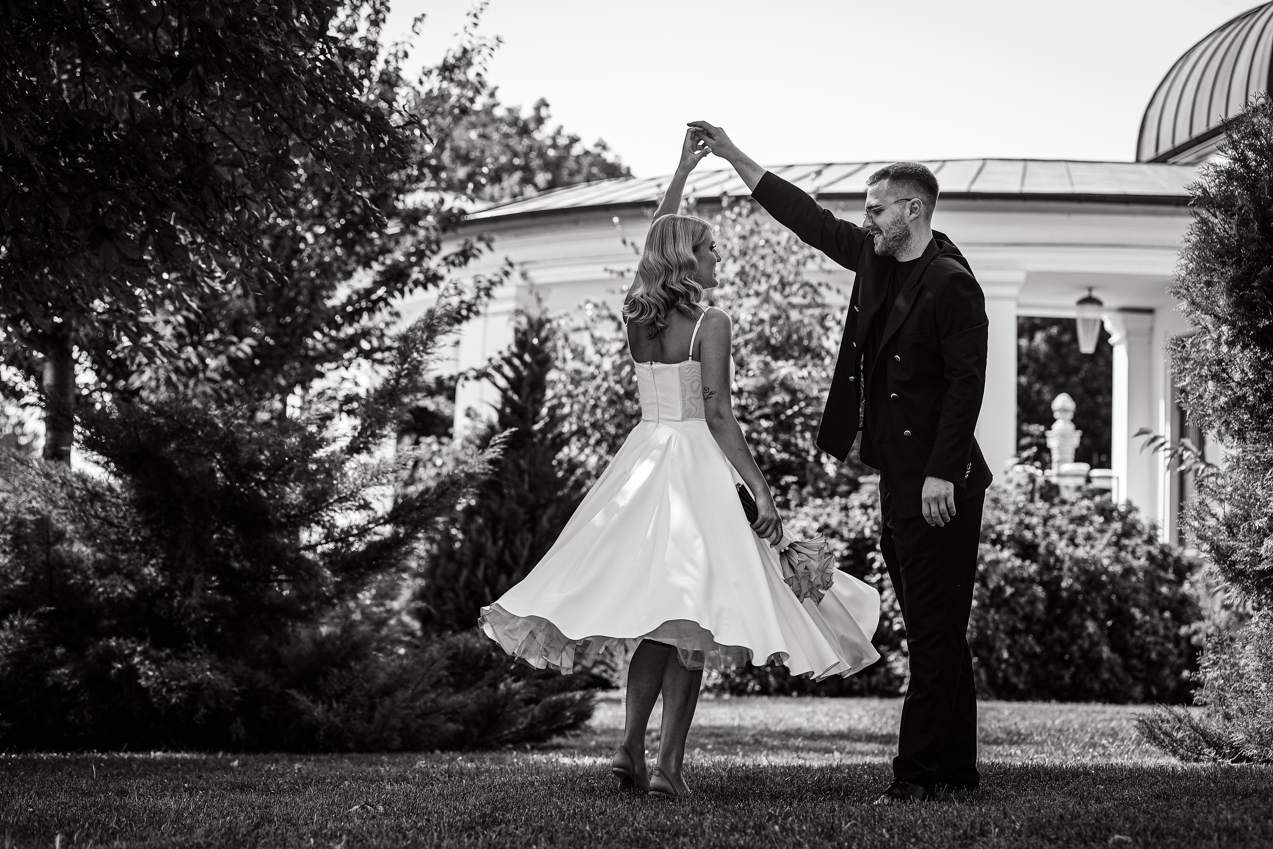 Bianca & Daniel — o nuntă de vară în Cluj, între natură și eleganță. Rares Bucur is a professional wedding photographer based in Cluj-Napoca, Romania, specializing in wedding photography