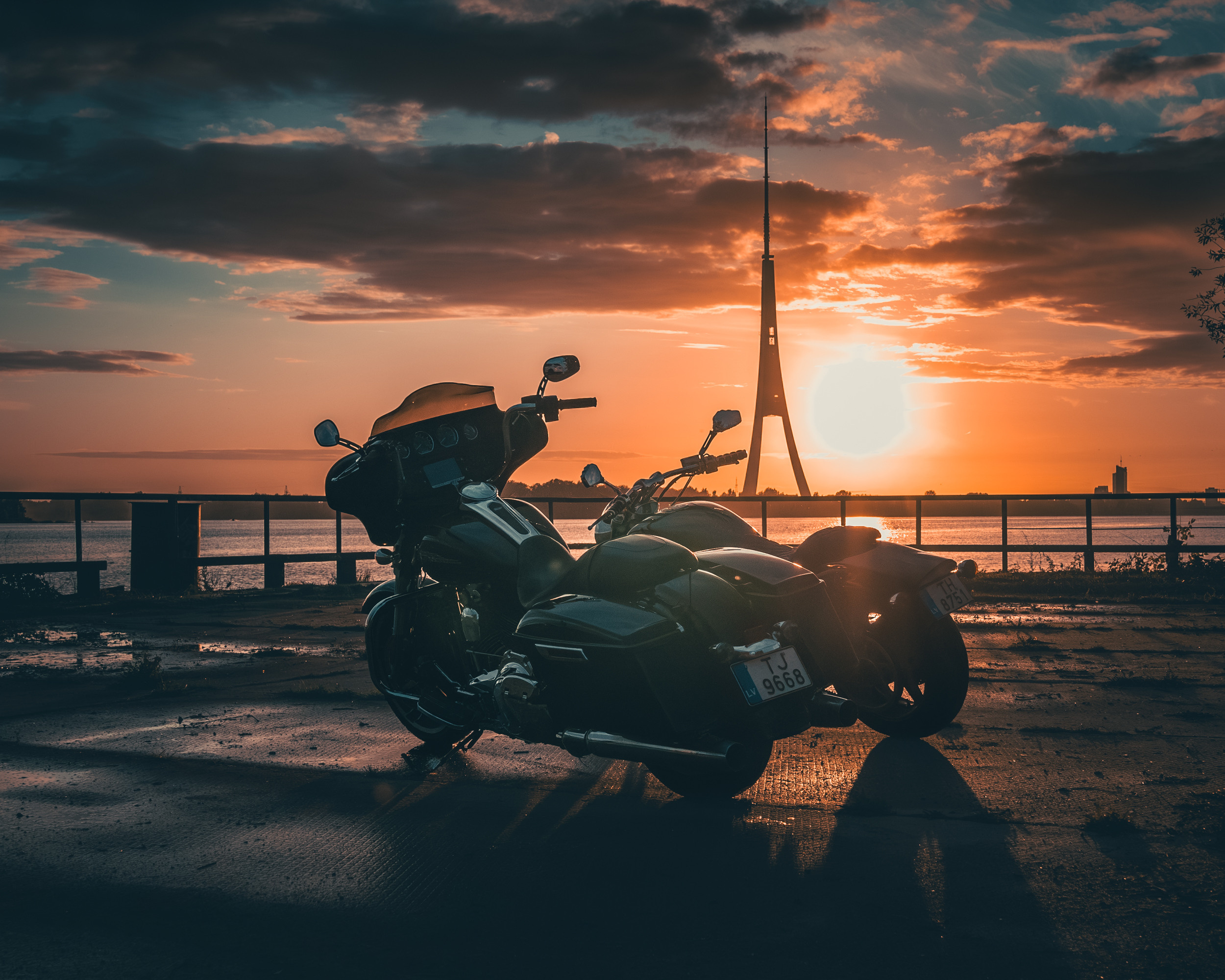 Auto un moto foto. Galvenā