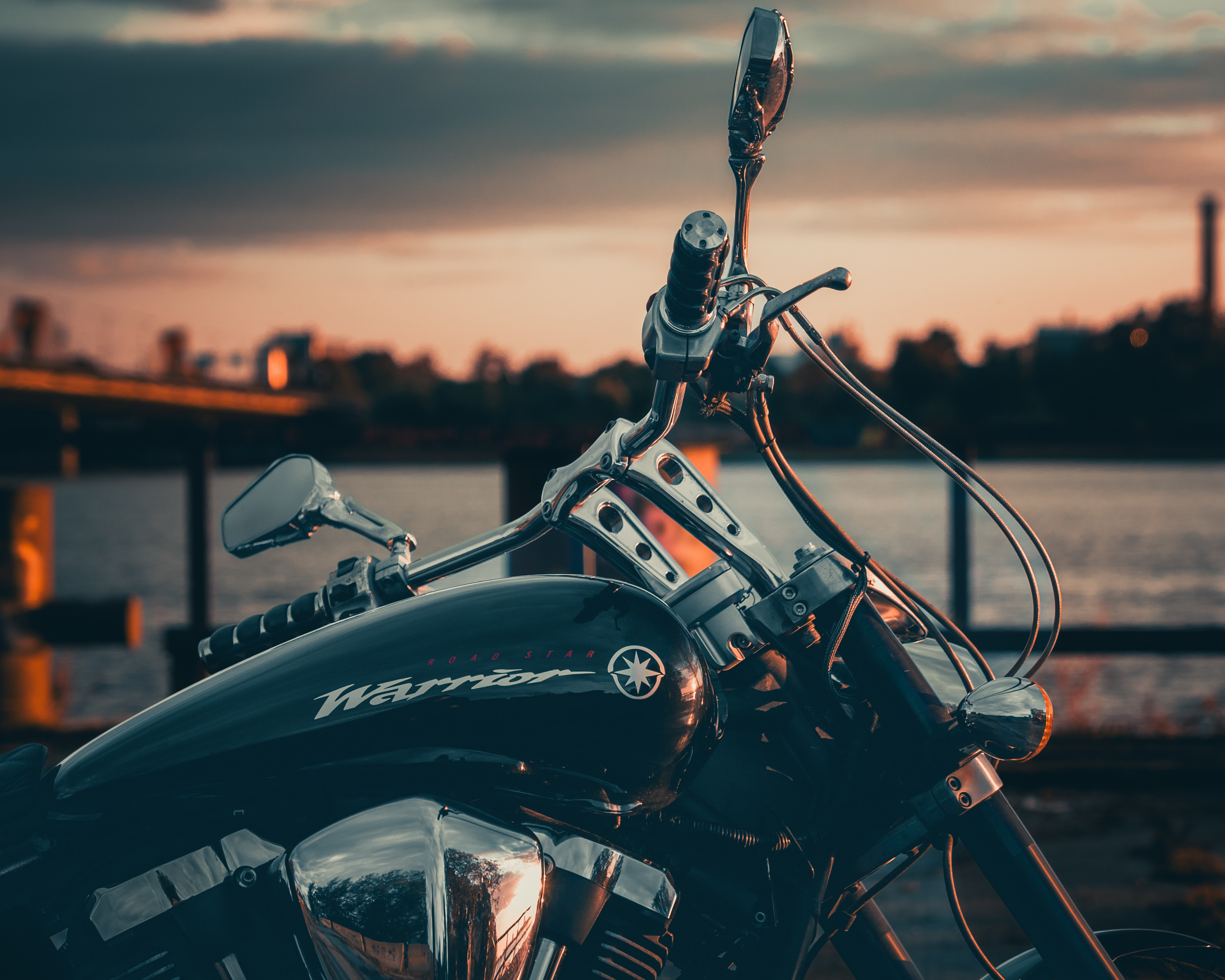 Auto un moto foto. Galvenā
