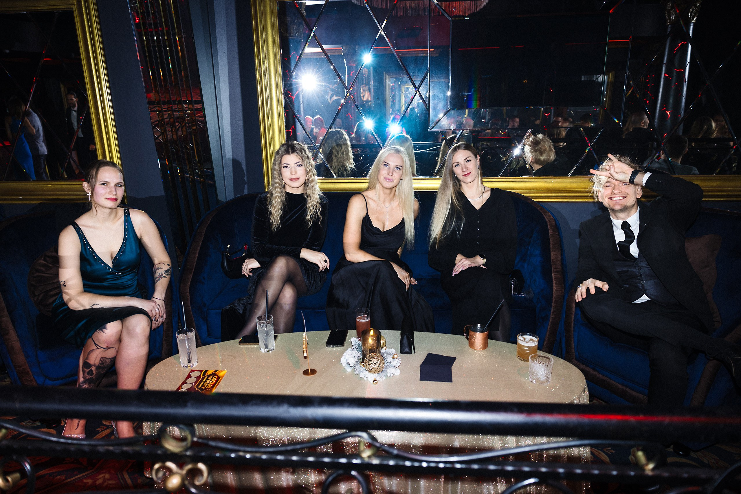 Фотосъёмка корпоративного Нового года в стиле «Оскар» — ярко, роскошно, незабываемо. Евгений Тимофеев | Свадебный и контент-фотограф и видеограф в Риге