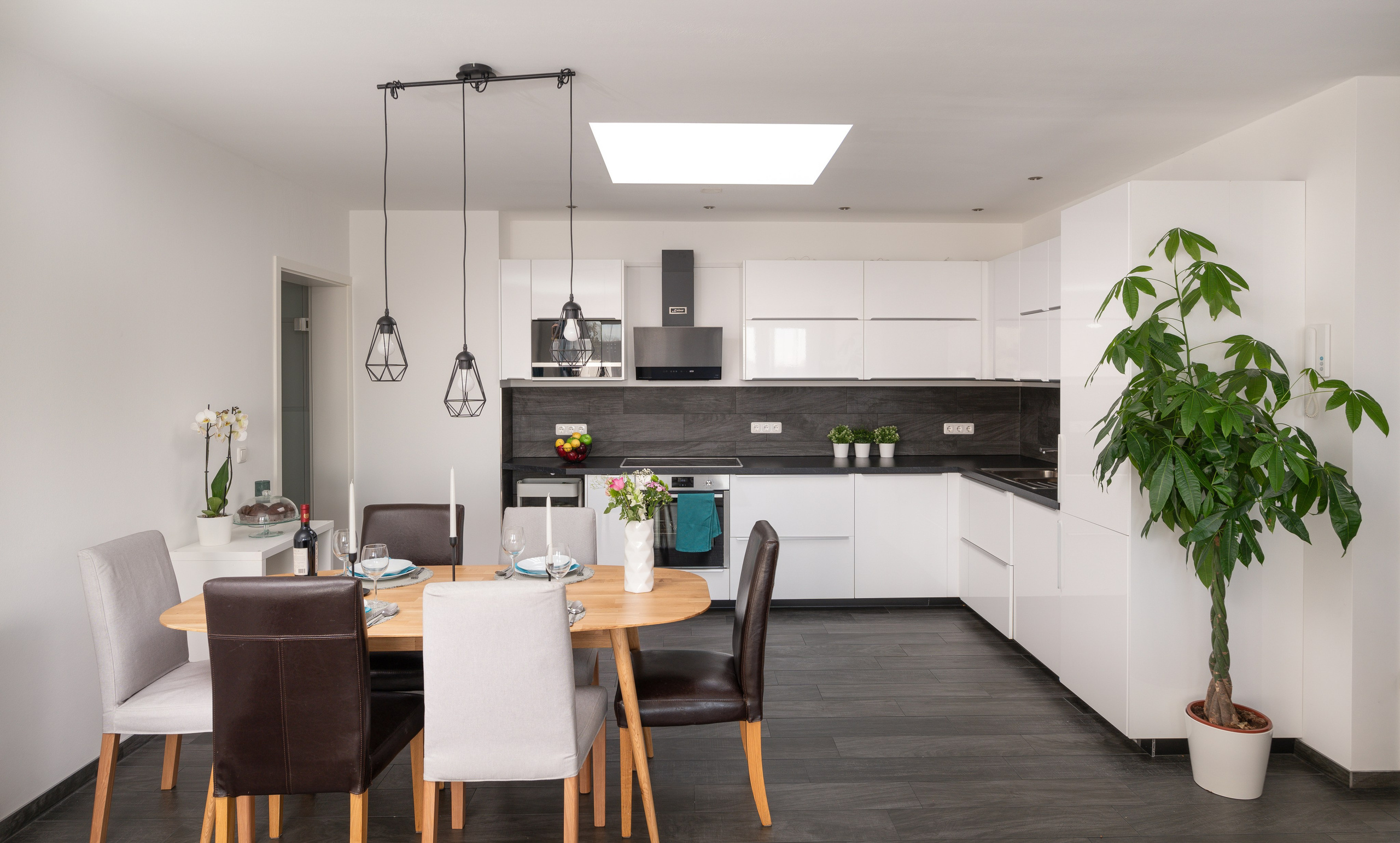 Eine schöne Wohnung oder ein schönes Wohnzimmer? Schön, modern und stilvoll eingerichtet? Dann wenden Sie sich an Judit Sas. Sie ist Homestaging-Expertin mit jahrelanger Erfahrung... www.sashomestaging.com