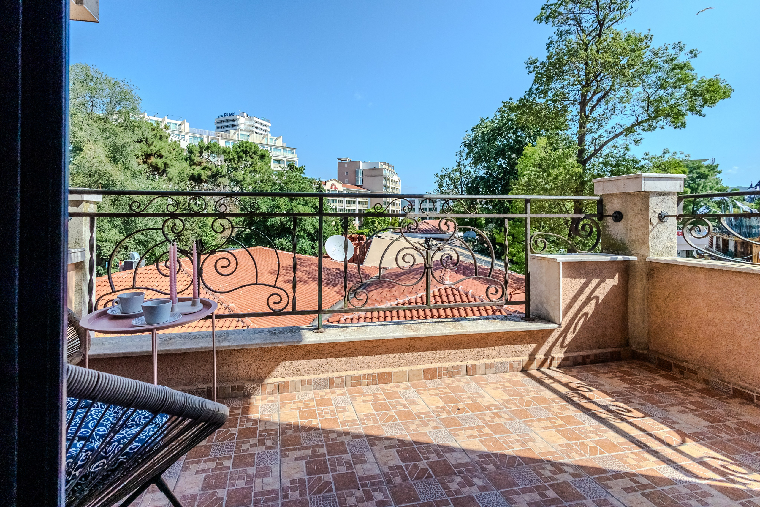 Хотел. Фотограф Ирина Йотова