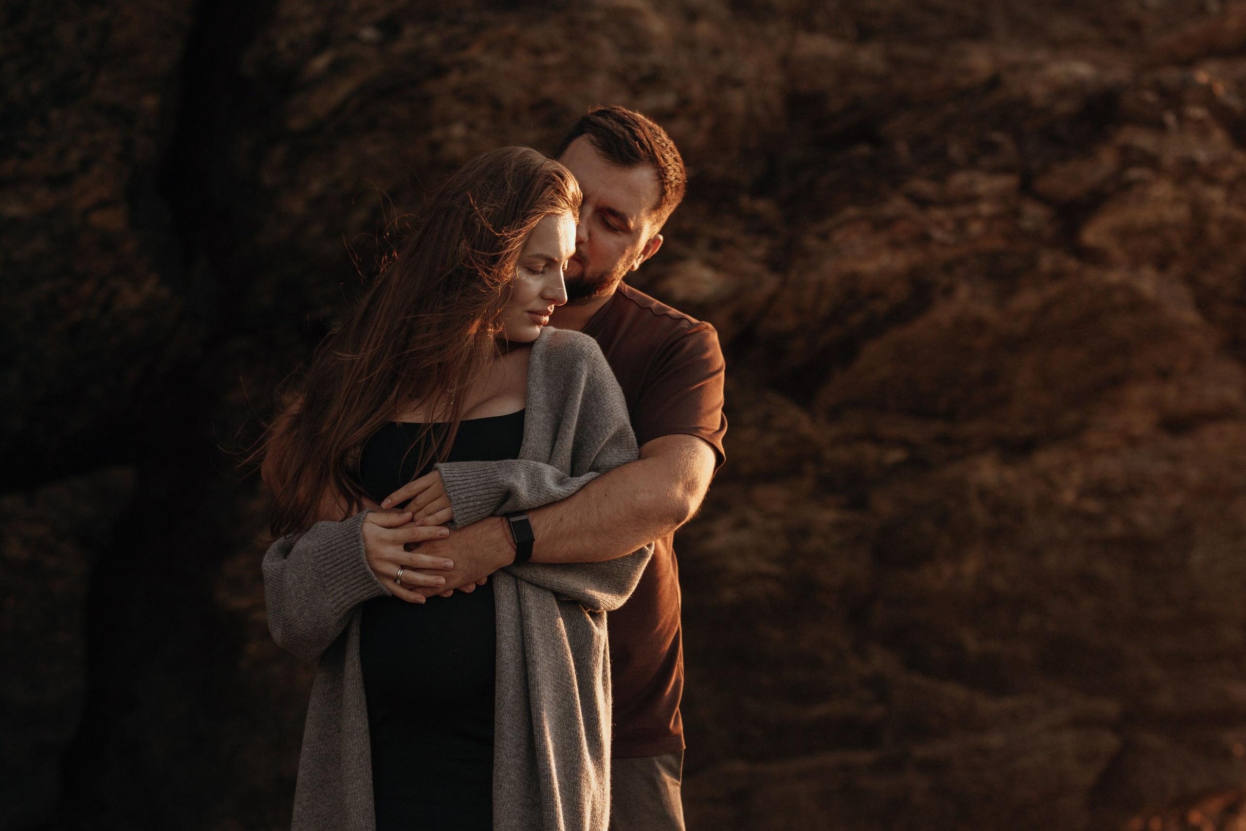 Sunset maternity photoshoot. Annah Louwagie — Lifestyle photographer for couples, families & brands | France & worldwide