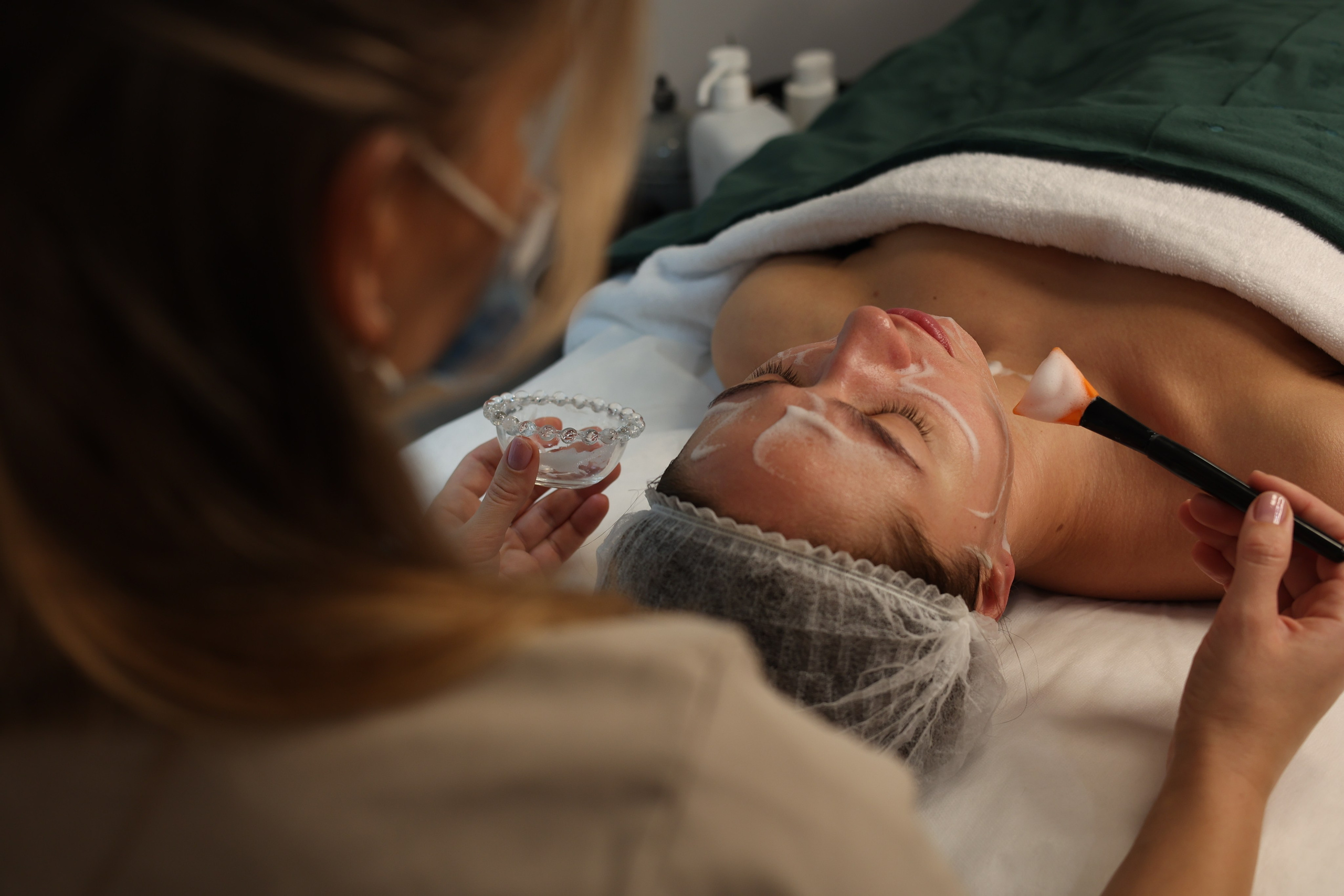 COSMETOLOGIST — Diana. Main