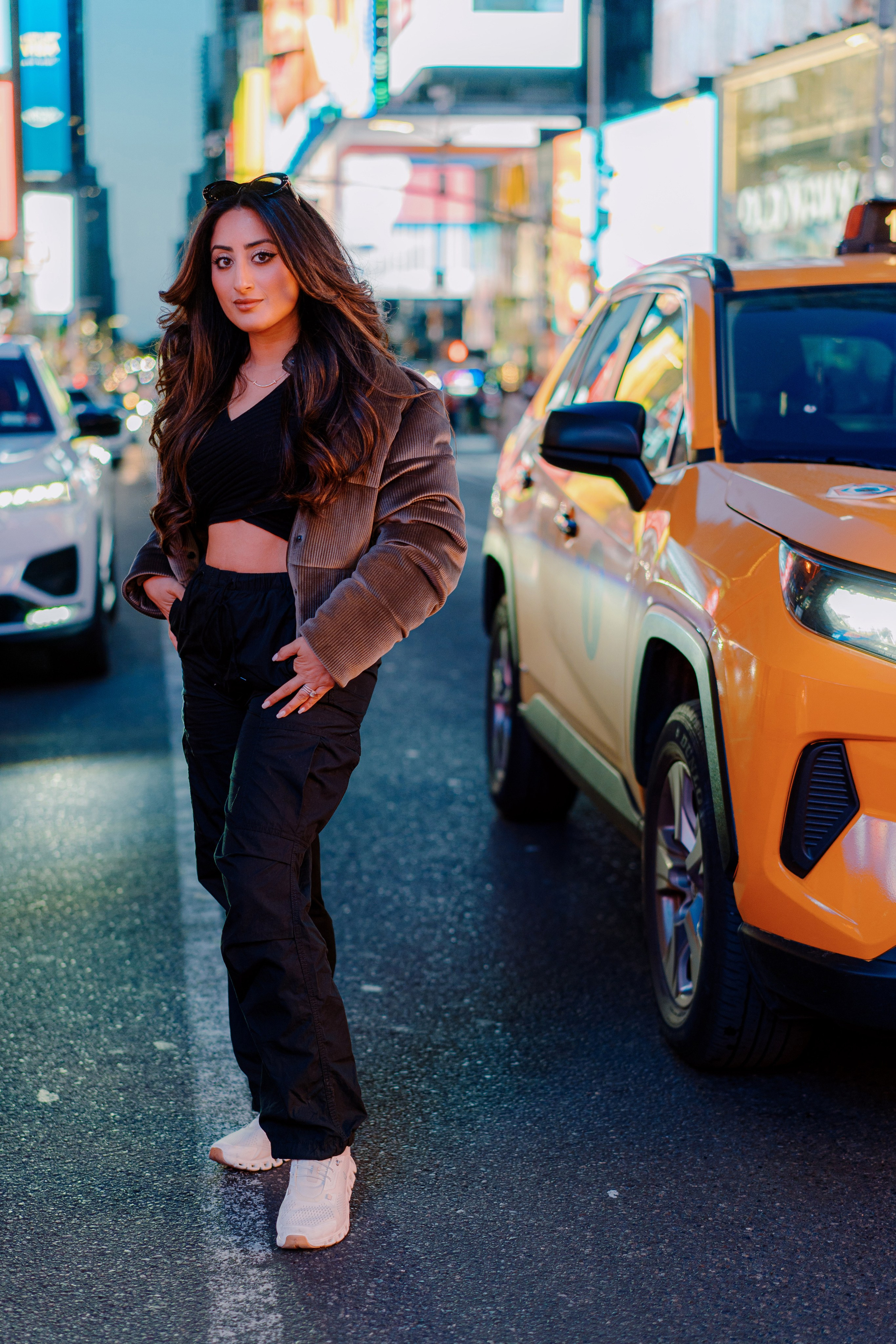 Two sisters in Times Square. Videographer and photographer in New York // MAKAROV.VIDEO