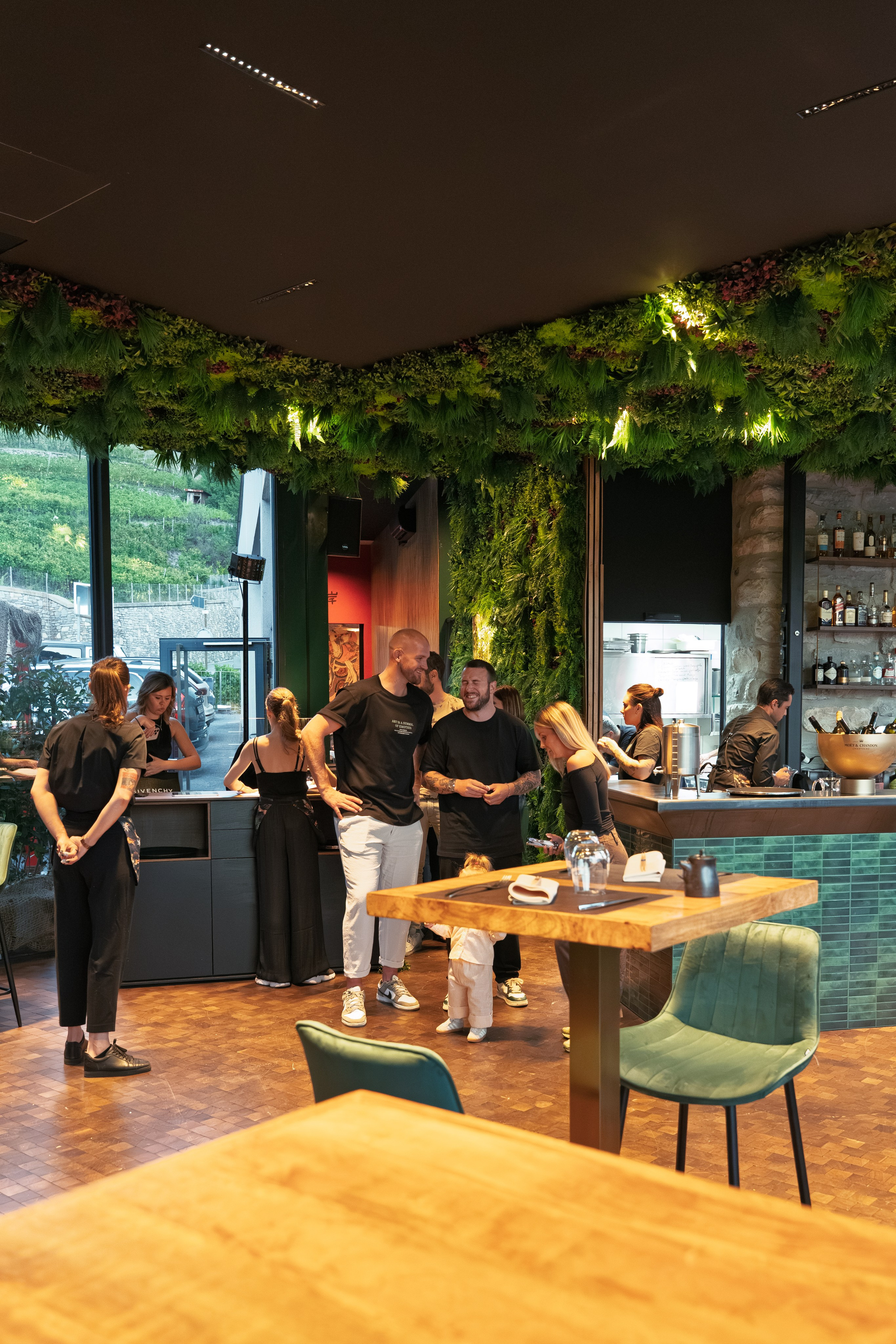 Ouverture du restaurant-club « Instinct  Amazonia » Sion. Photographe Suisse Tatiana Lyzhina