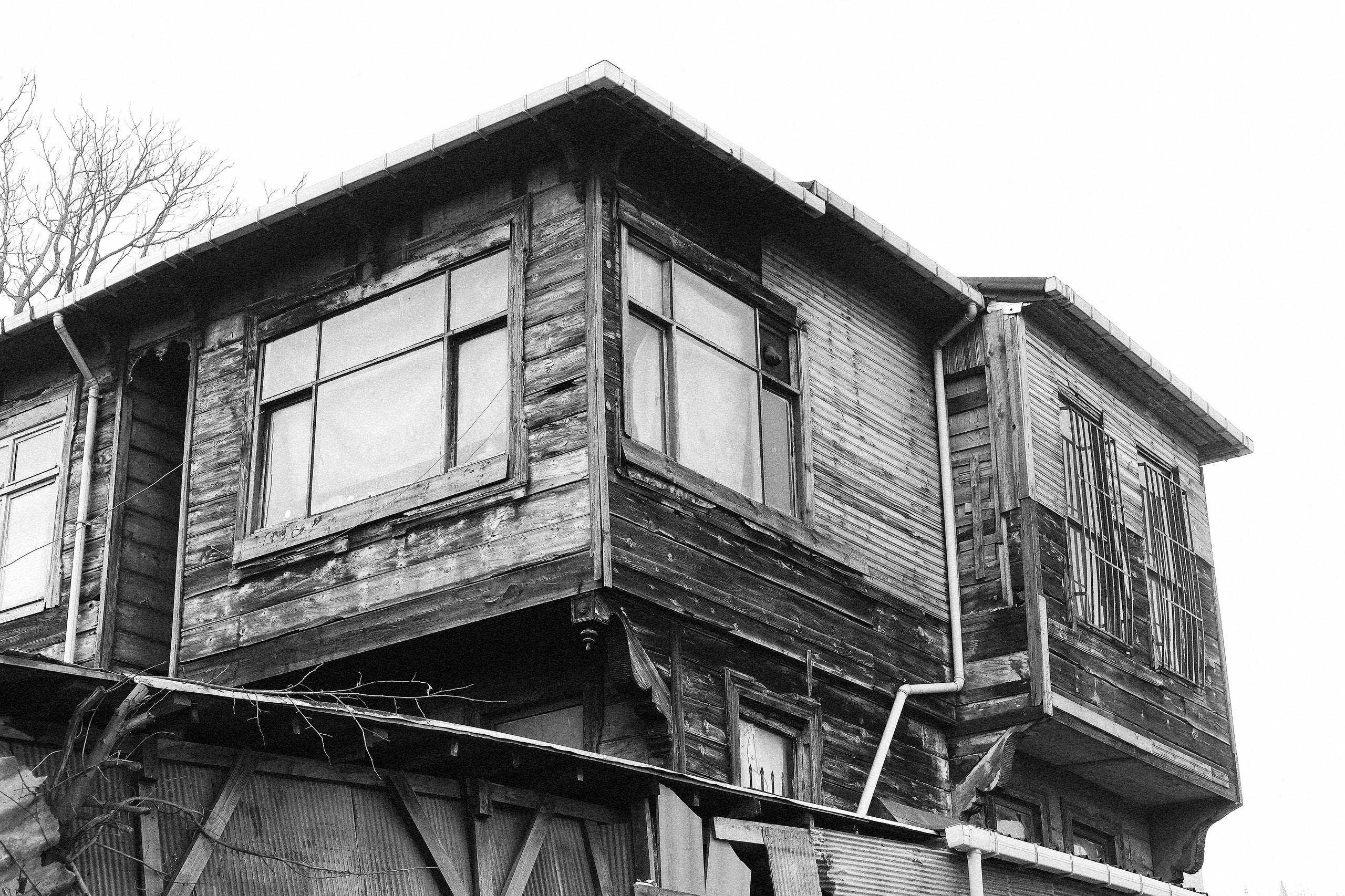 Capturing Life in Black and White - Candid Street Photography