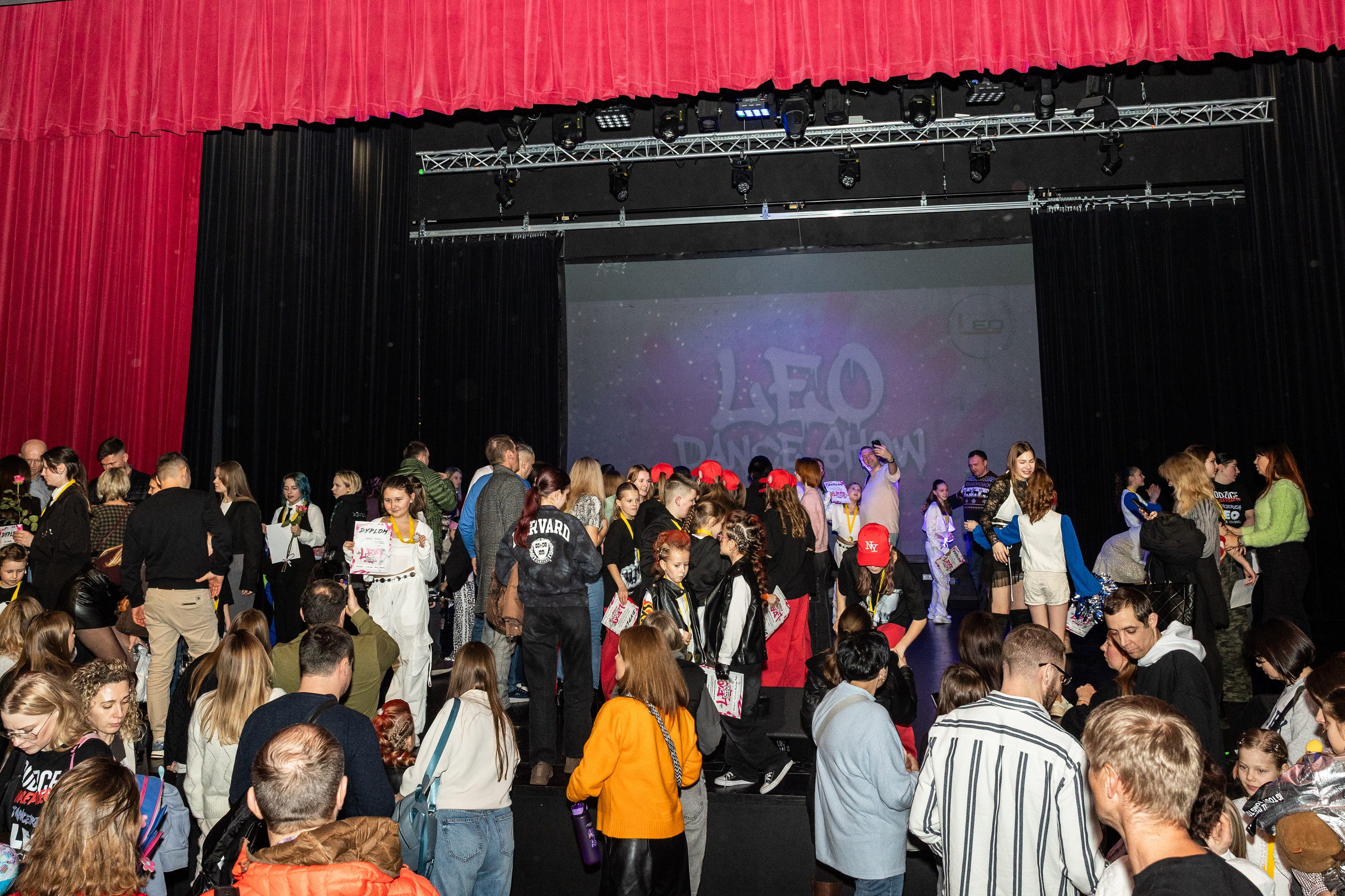 LEO DANCE SHOW WINTER 2025. Семейный и детский фотограф в Варшаве Мила Бобровская