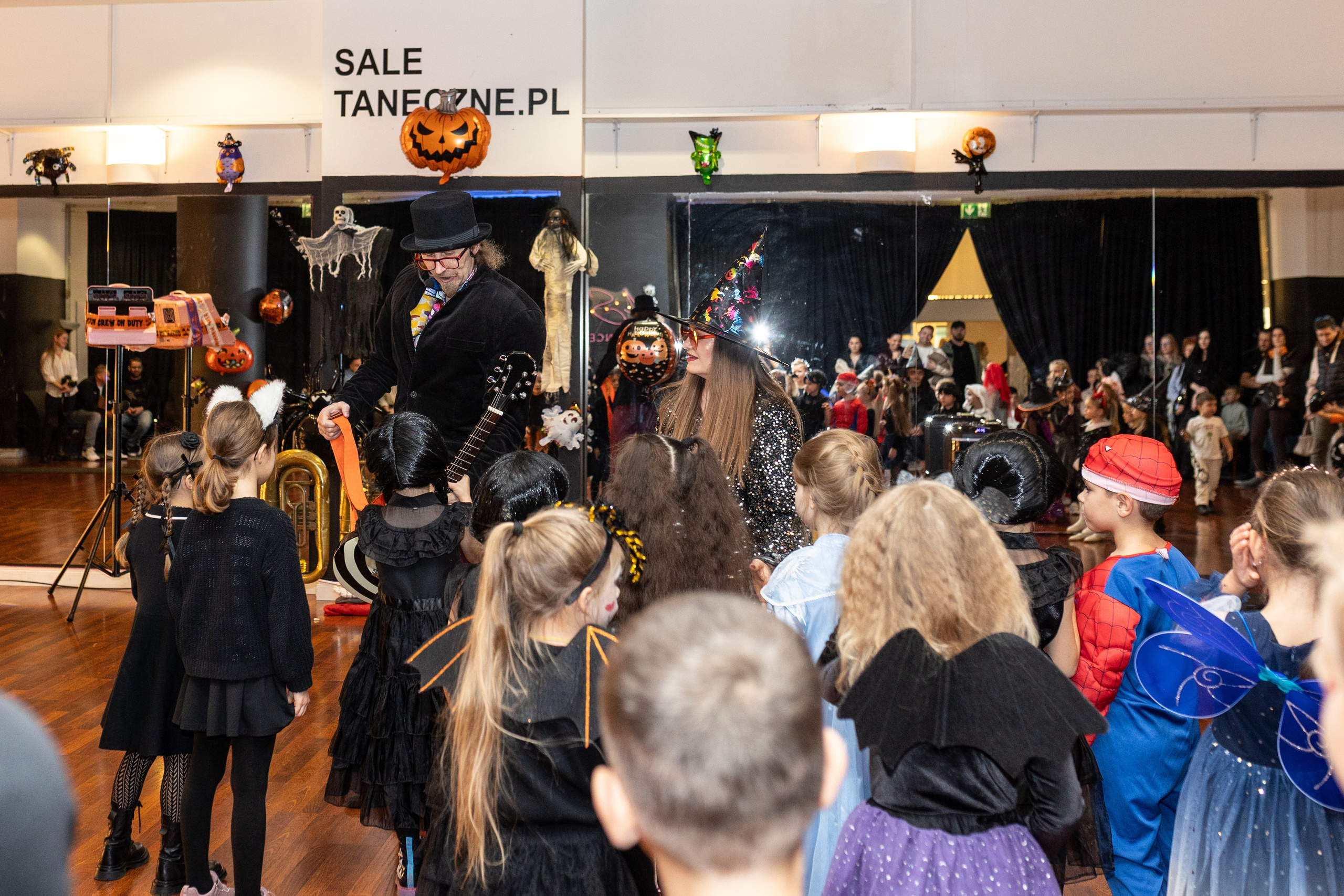 Leo dance studio Helloween 2025. Семейный и детский фотограф в Варшаве Мила Бобровская