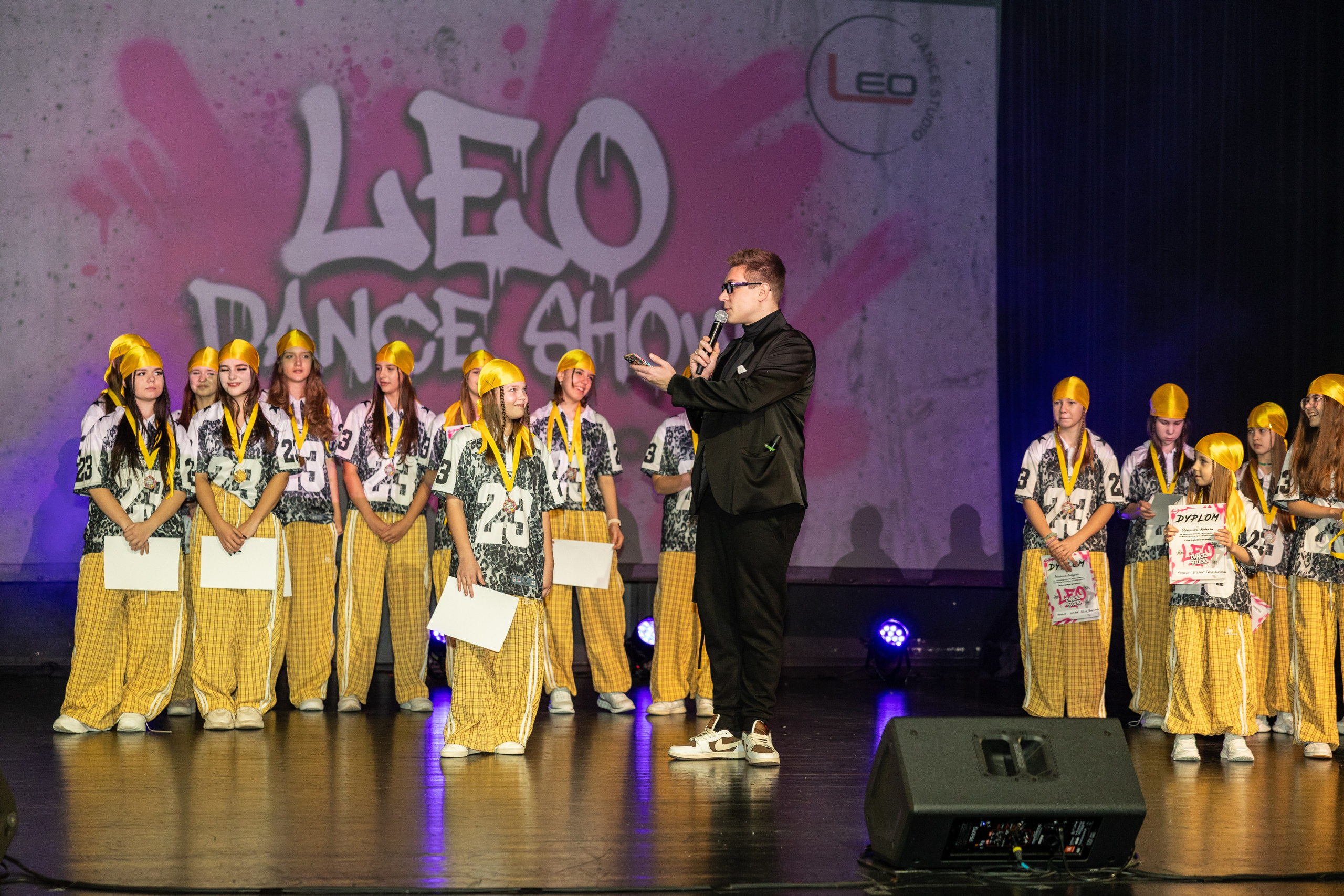 LEO DANCE SHOW WINTER 2025. Семейный и детский фотограф в Варшаве Мила Бобровская