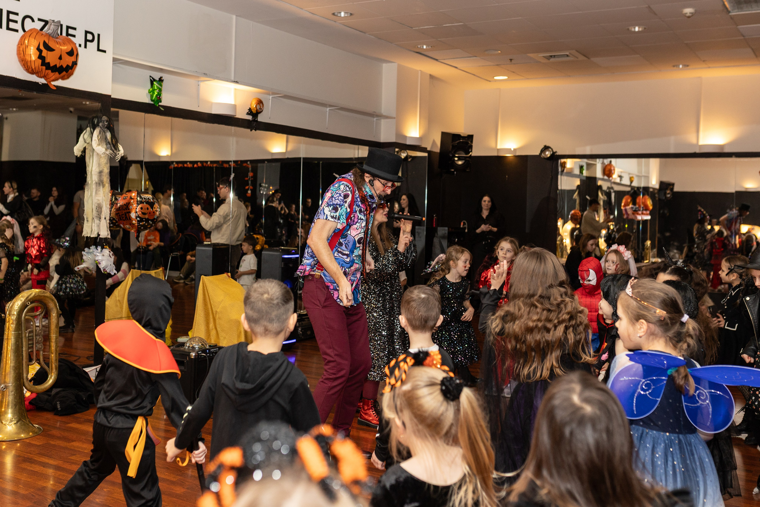 Leo dance studio Helloween 2025. Семейный и детский фотограф в Варшаве Мила Бобровская