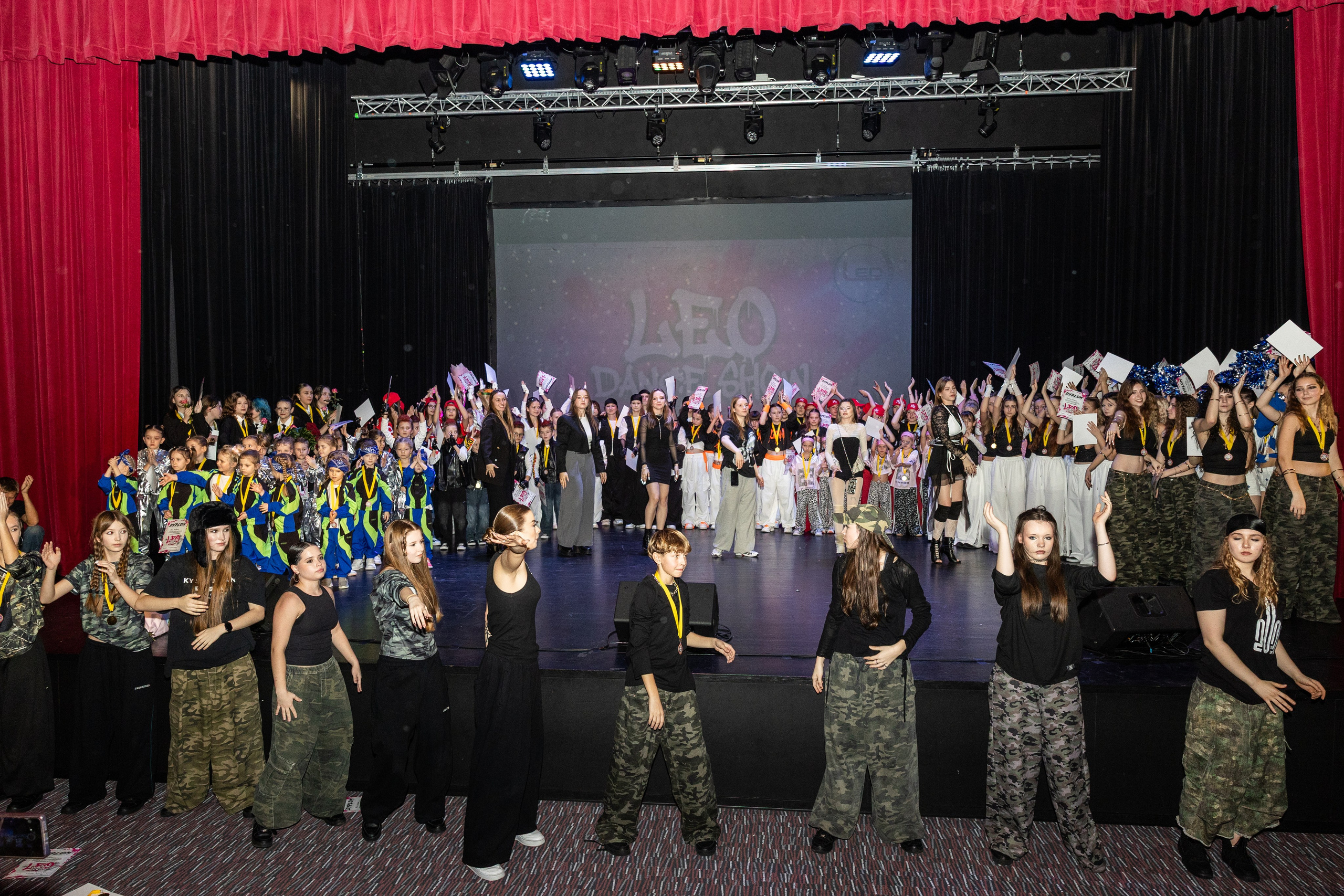 LEO DANCE SHOW WINTER 2025. Семейный и детский фотограф в Варшаве Мила Бобровская