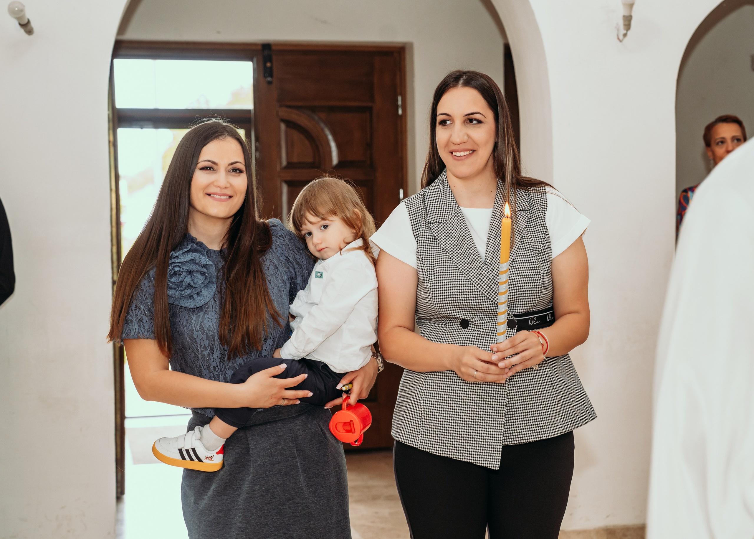 Krštenje bebe u rukama majke u Beogradu