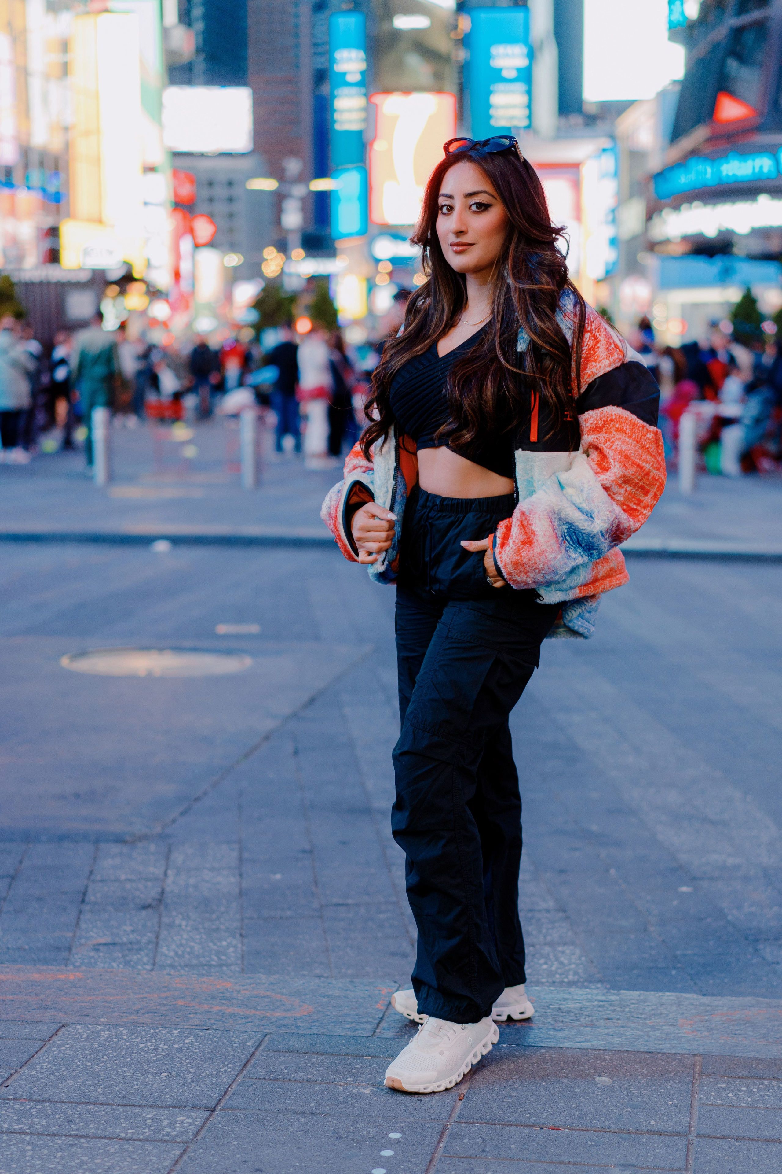 Two sisters in Times Square. Videographer and photographer in New York // MAKAROV.VIDEO