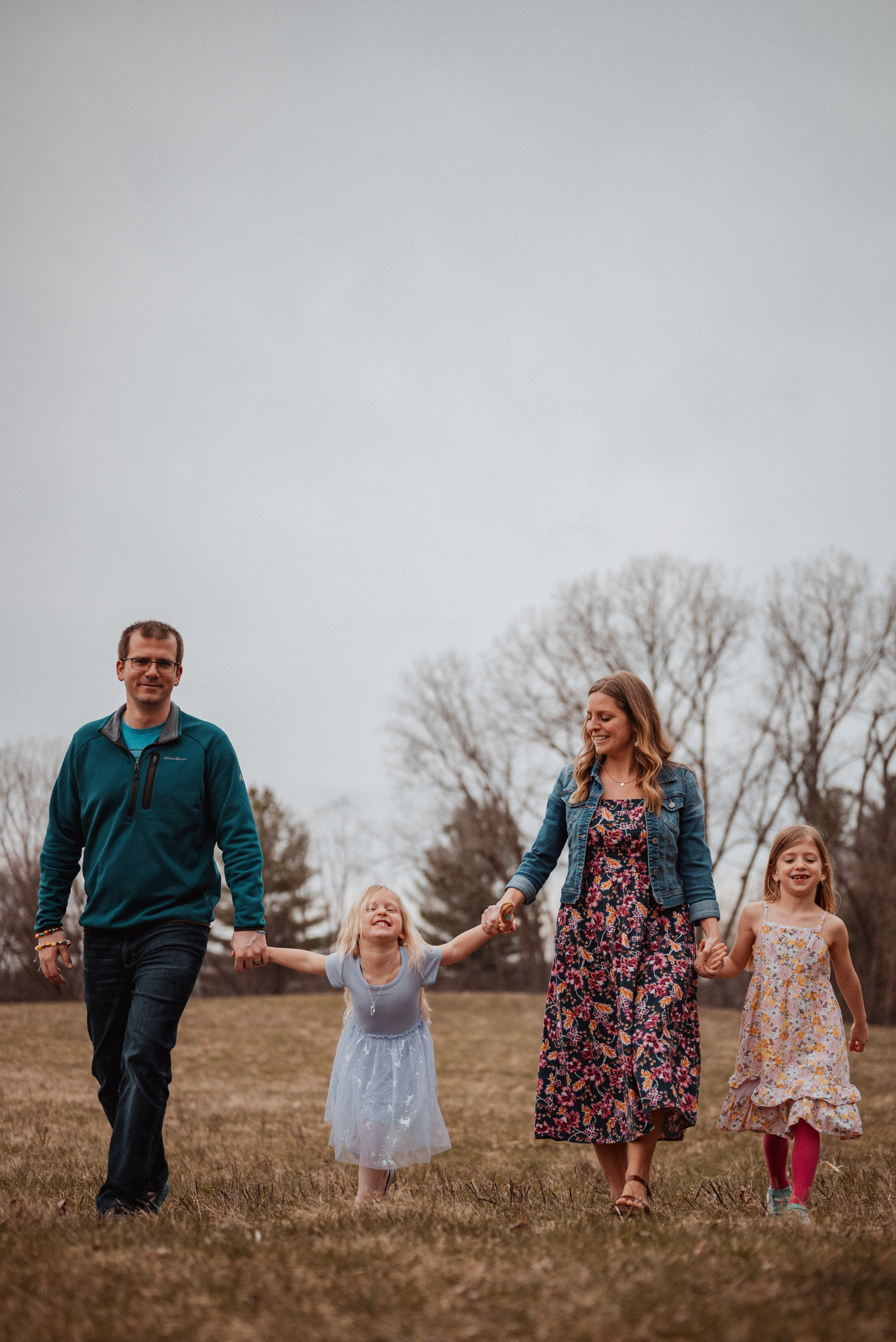 Award-winning family portrait photographer in Wisconsin, offering natural and emotive family photo sessions in Green Bay and surrounding areas.