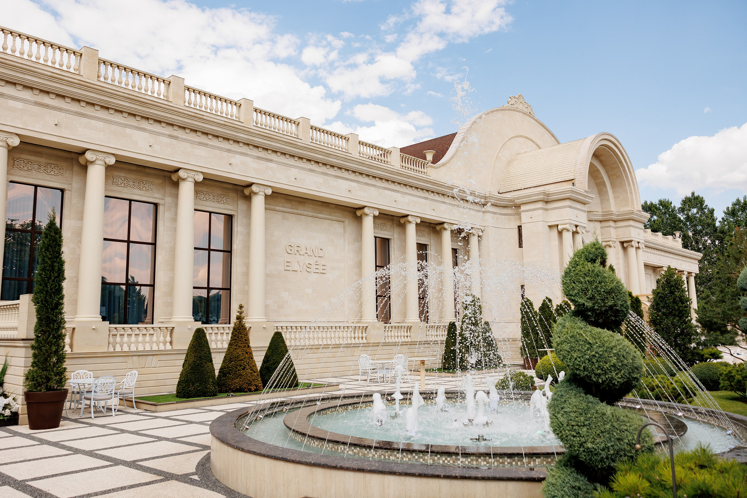 Eugen & Livia — Grand Elysee — Wedding Day. Servicii Foto și Video 067188353