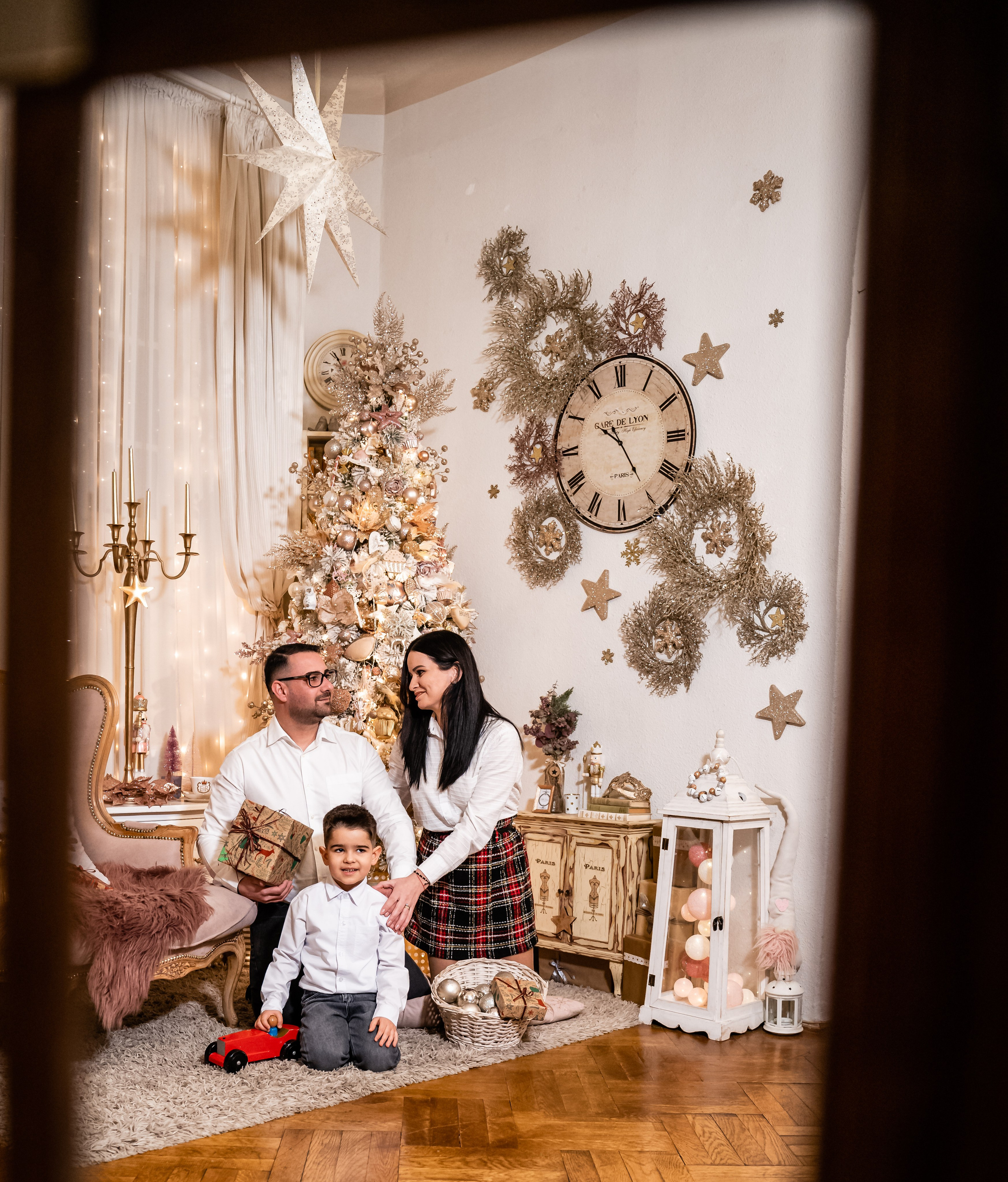 Matei and family. Acasă