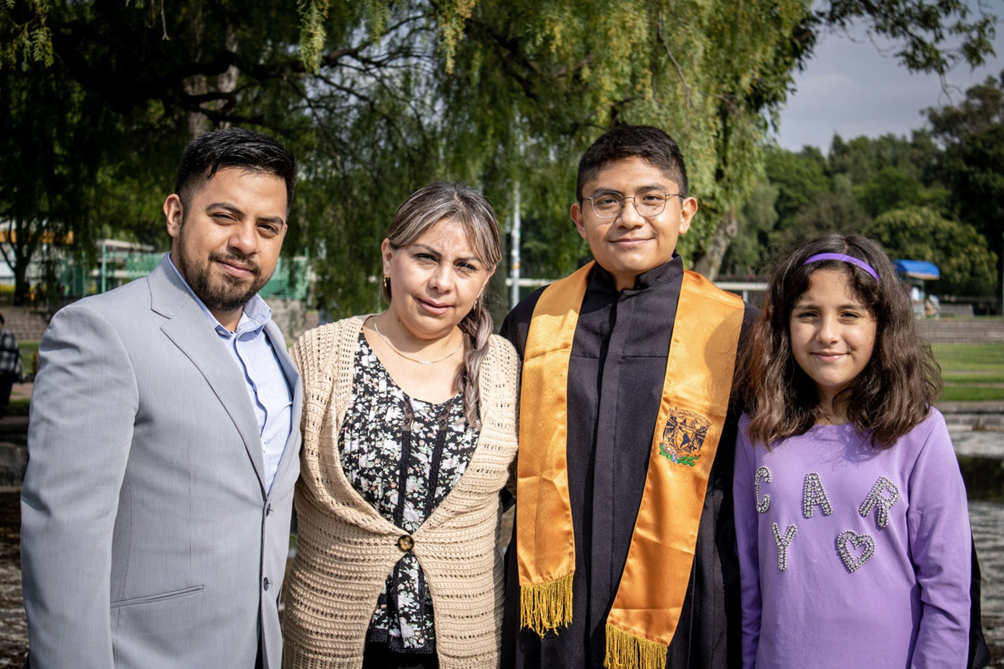 Sesión de fotos de graduación en CU. Marisol Murillo Fotógrafa profesional en Chimalhuacán, Edo. de México