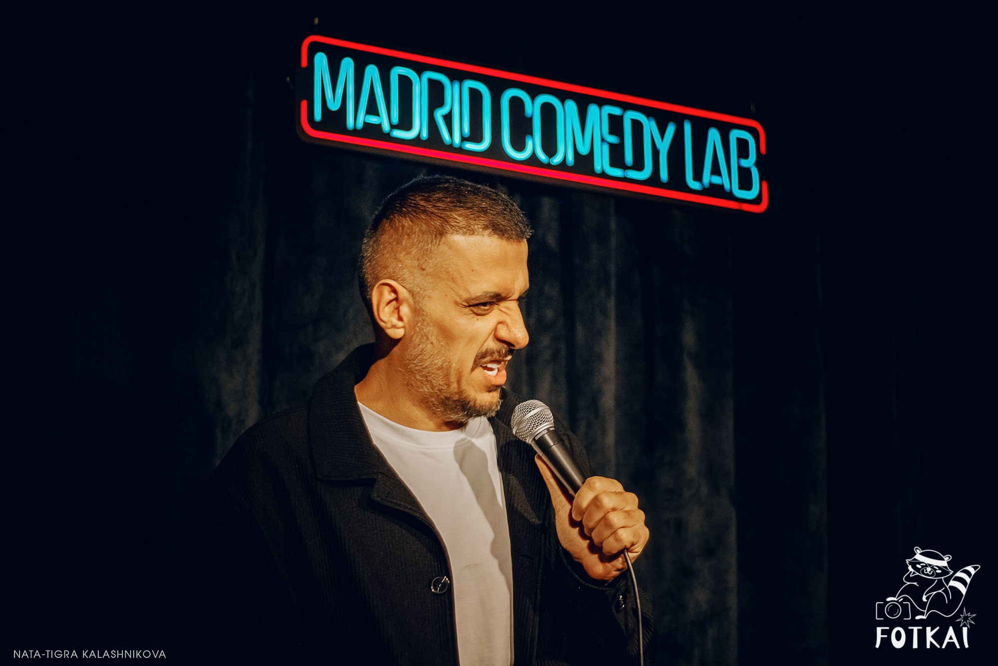 Eduard Matsaberidze en Madrid 14 de febrero 2026 — fotos del show de stand-up | FOTKAI